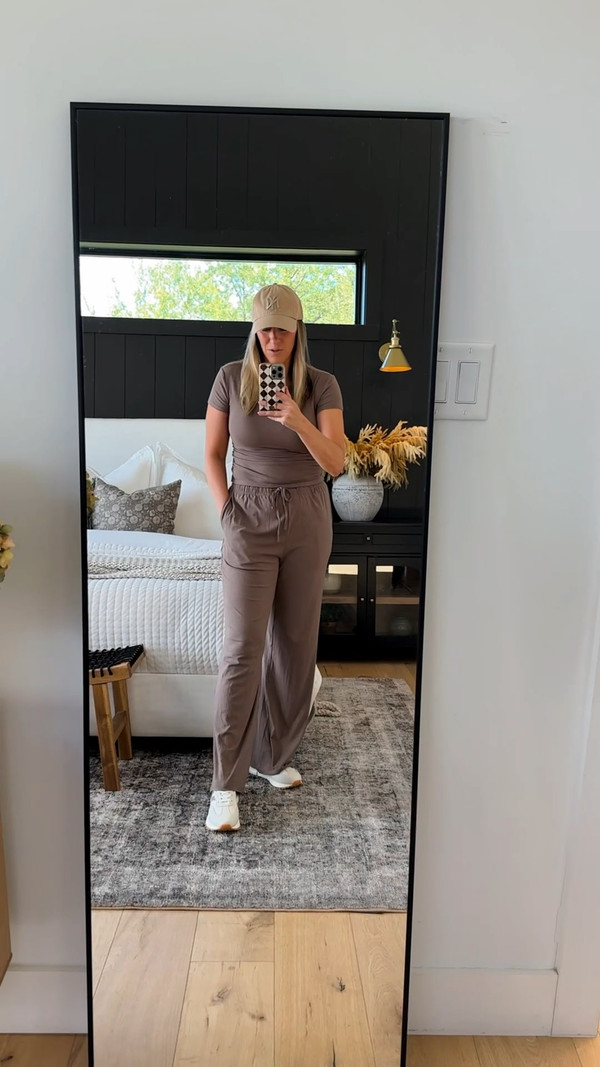 This Amazon athleisure set in medium is so comfy, making it the perfect choice for…