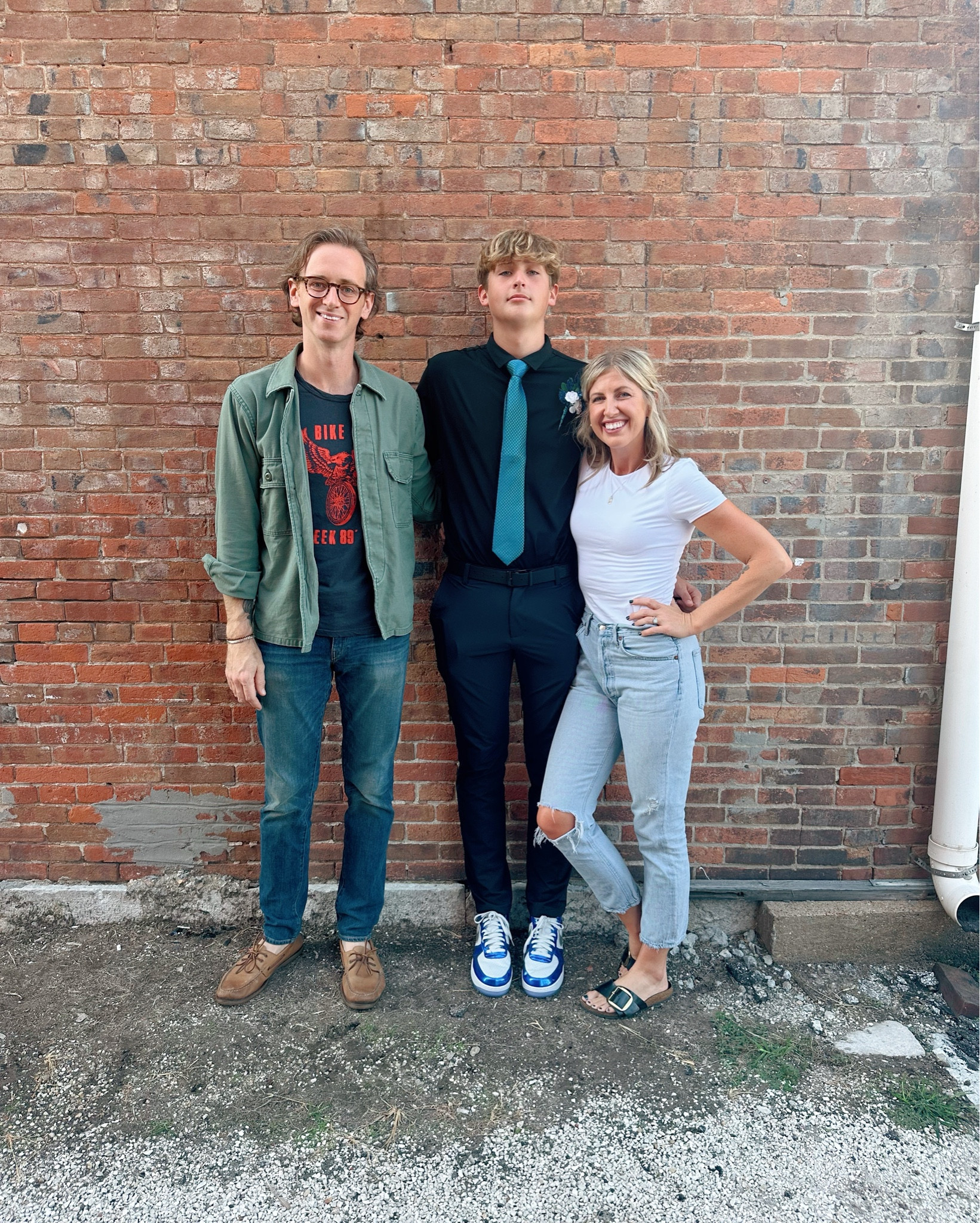 This week’s faves ✨

Here’s a few things I’m loving (and living in) this week…

1. My favorite jeans — again.
These AGOLDE jeans are the pair. I wore my original ones 3–4 times a week for four years until the crotch finally split (RIP to a real one). I rented them from Nuuly this month and already decided they’re coming home with me for good. Some things are worth the repeat (and the price tag — if you think in terms of cost per wear!).

2. Beam Creatine.
This might be my favorite supplement I’ve tried in years. Super affordable, tastes amazing (raspberry lemon 🍋), and makes a real difference in focus and strength. Women need creatine — not just for lean muscle, but for brain health, hormone balance, and energy. I swear it works better than Ritalin for my ADHD brain — clean energy, mental clarity, no crash. 🙌

3. De Soi Non-Alcoholic Apéritifs.
I’ve tried a lot of NA drinks, and these are hands-down my favorite — not too sweet, complex, and so pretty in a glass. I’ve missed red wine this time of year, but these fill the gap perfectly. Harvest Market has them for $6.99 (regularly $17!!) so I totally stocked up for Sober October. Thanks, Gabby!

4. Olive & June Gel Polish.
This deep teal color feels perfect for fall, and their LED gel system has saved me so much time (and money). It lasts about a week and looks like a salon mani. I still sneak in a pedicure every couple months, but this has become my go-to at-home ritual.

5. Life of a Showgirl (Taylor’s Era).
Obviously, this has been on repeat all weekend. I love that she wrote it from a place of happiness and fulfillment — which I think is why it’s triggering for some. People are used to heartbreak Taylor, not self-actualized Taylor. It’s witty, warm, and full of feminine power.
✨ I wrote a full essay about this — how “Life of a Showgirl” reveals the return of the Divine Feminine — up now on my Substack.