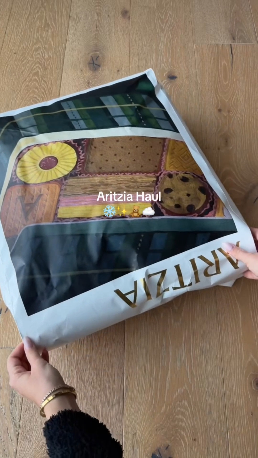 Everyday cozy essentials from Aritzia 🤍 I will have my order 🔗 on my LTK in the Aritzia section! 

#LTKHoliday #LTKWorkwear #LTKU