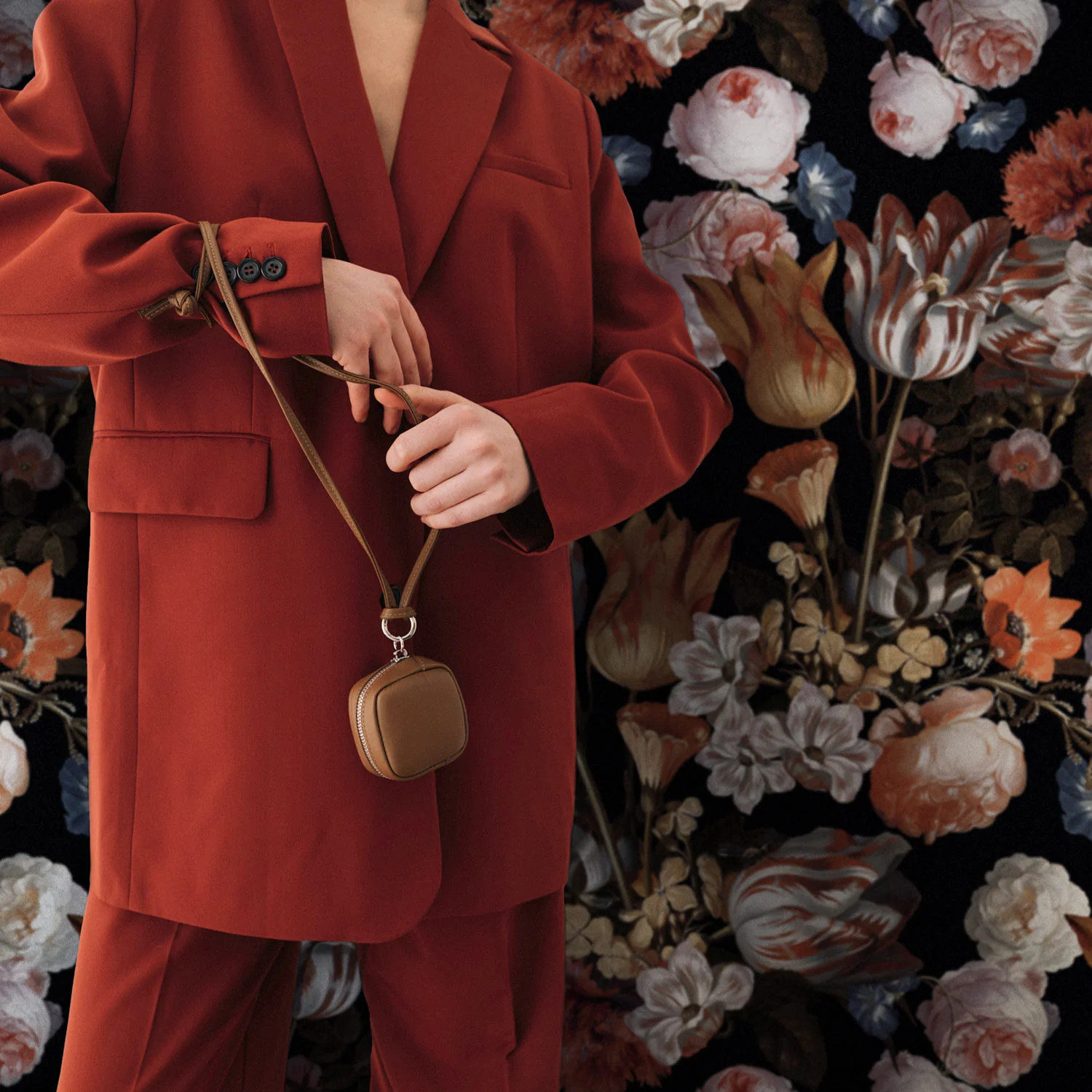 Silver Flower Bouquet Metallic Wallpaper | Livettes Wallpaper