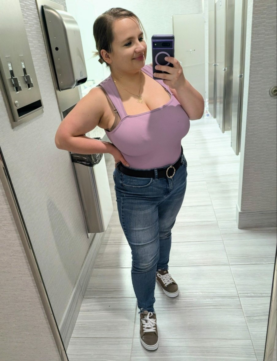 I haven't been able to find these exact Judy Blue jeans back in stock ANYWHERE but I linked some similar ones for you!

#LTKootd #LTKMidsize