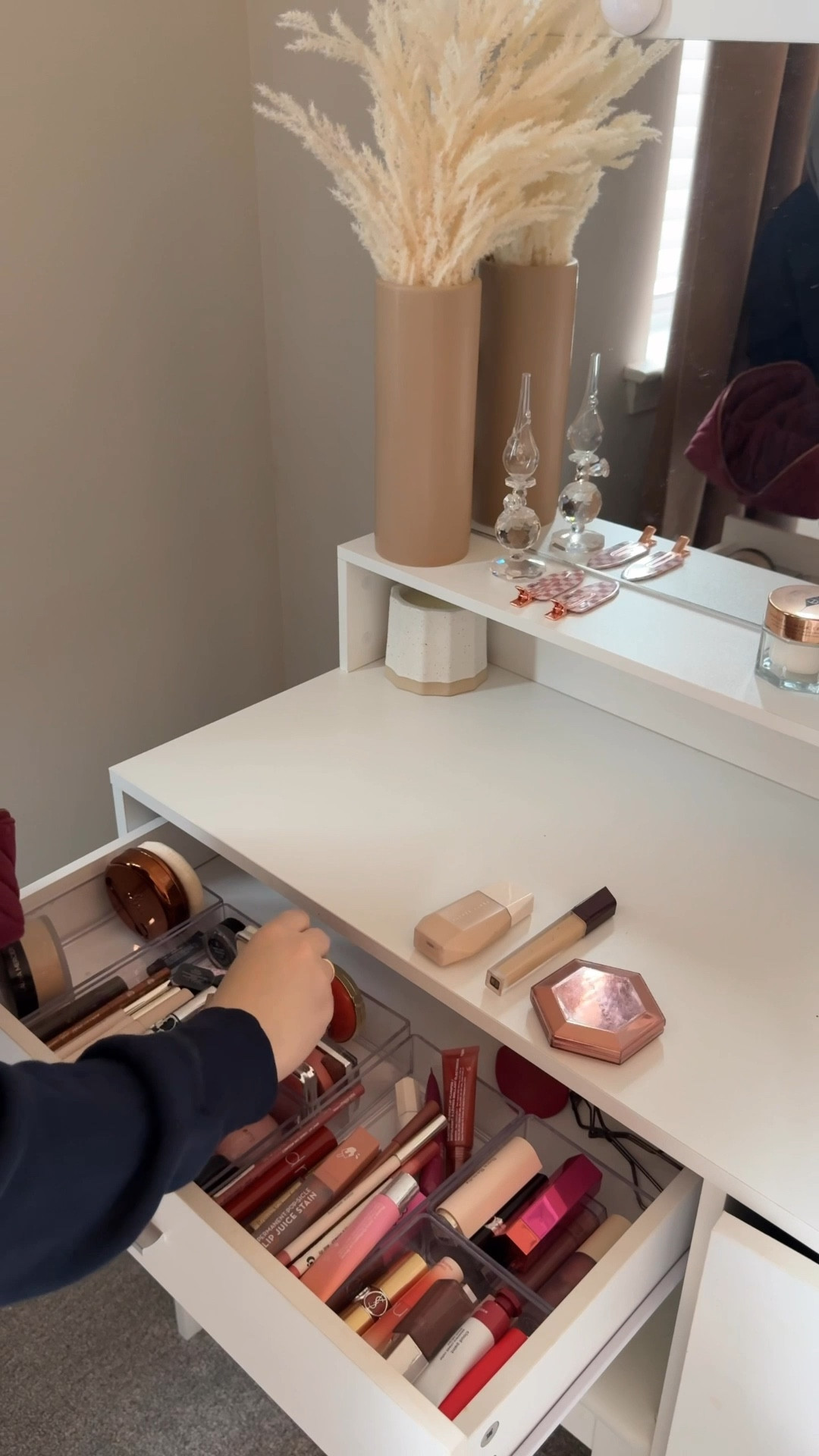 Linking the vanity and stool that I’ve had for years now! I love the space and way I’m able to divide all my favorite products 💕

#vanity #makeupvanity #makeupfinds

#LTKBeauty #LTKU #LTKGiftGuide