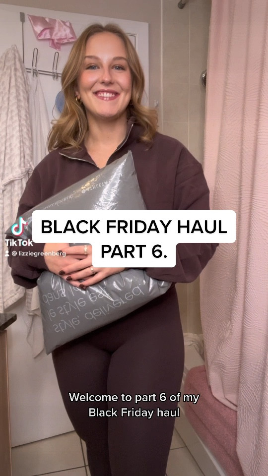 some great holiday gifts from her for old navy!!!! holiday dress, gift guide, gifts for her