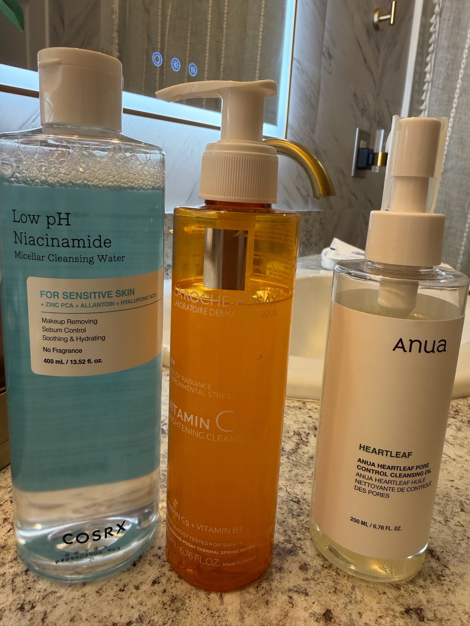 Mi rutina de doble limpieza favorita 🫧💧 Estos 3 productos son mis must-haves para remover el maquillaje y dejar la piel completamente limpia sin irritarla 🤍

Empiezo con el Anua Heartleaf Pore Control Cleansing Oil para disolver el maquillaje y el protector solar 🫶🏼 Después uso el La Roche-Posay Vitamin C Micellar Water para remover cualquier residuo ✨ Y termino con el COSRX Low pH Niacinamide Micellar Cleansing Water para balancear el pH y calmar la piel 💙

Todo linkiado en mi LTK 🔗 para que lo puedan shopear fácil 🛒

#DoubleCleansingRoutine #KBeautyRoutine #CosrxSkincare #AnuaSkincare #LaRochePosay #SkincareLatinaS #RutinaDeNoche #LimpiadorFacial #SkincareEnEspanol #LTKbeauty #LTKskincare