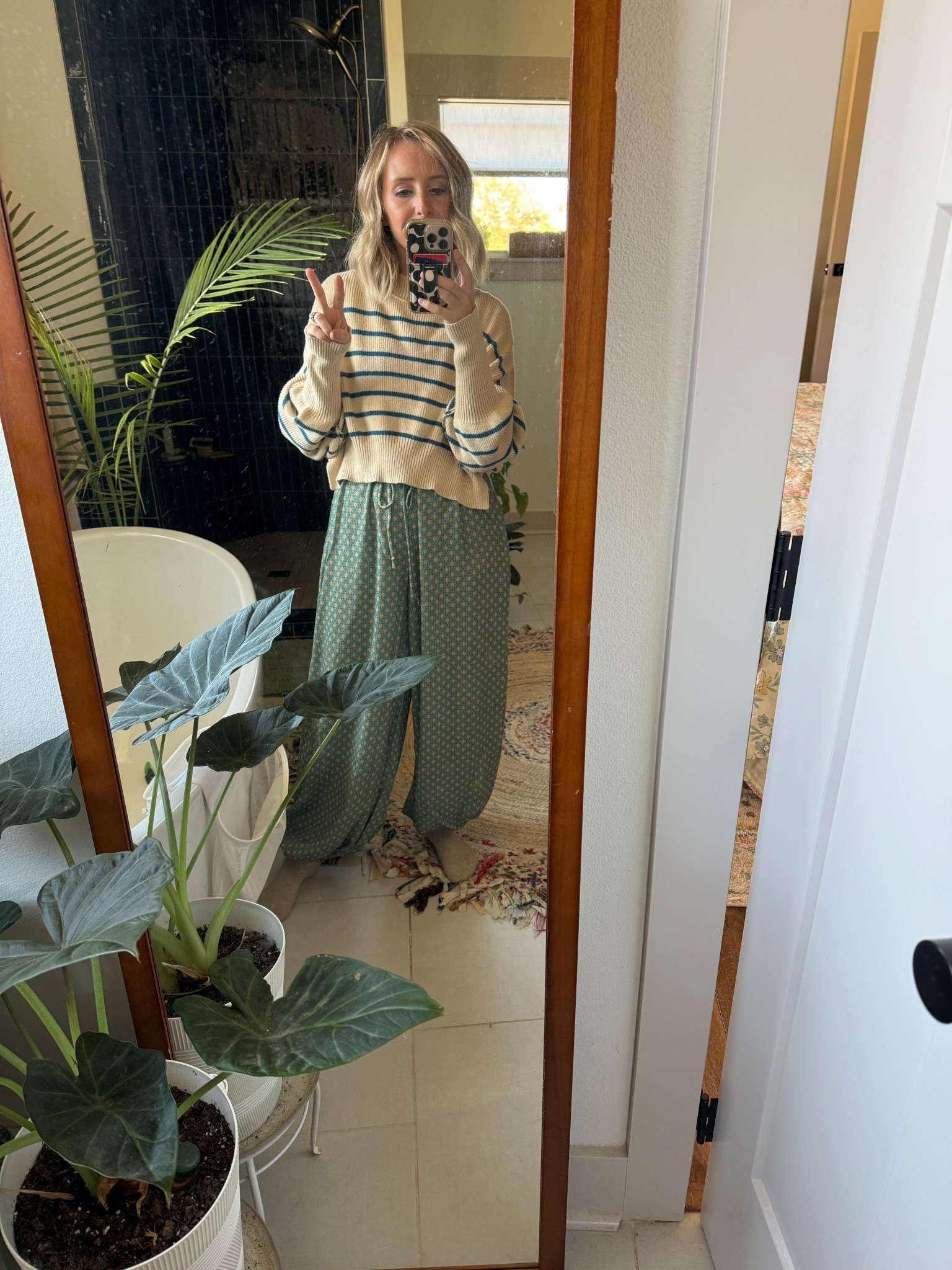 Love this crop sweater that pairs as well with high waisted pants or layer it over a dress! Only $20 now! 