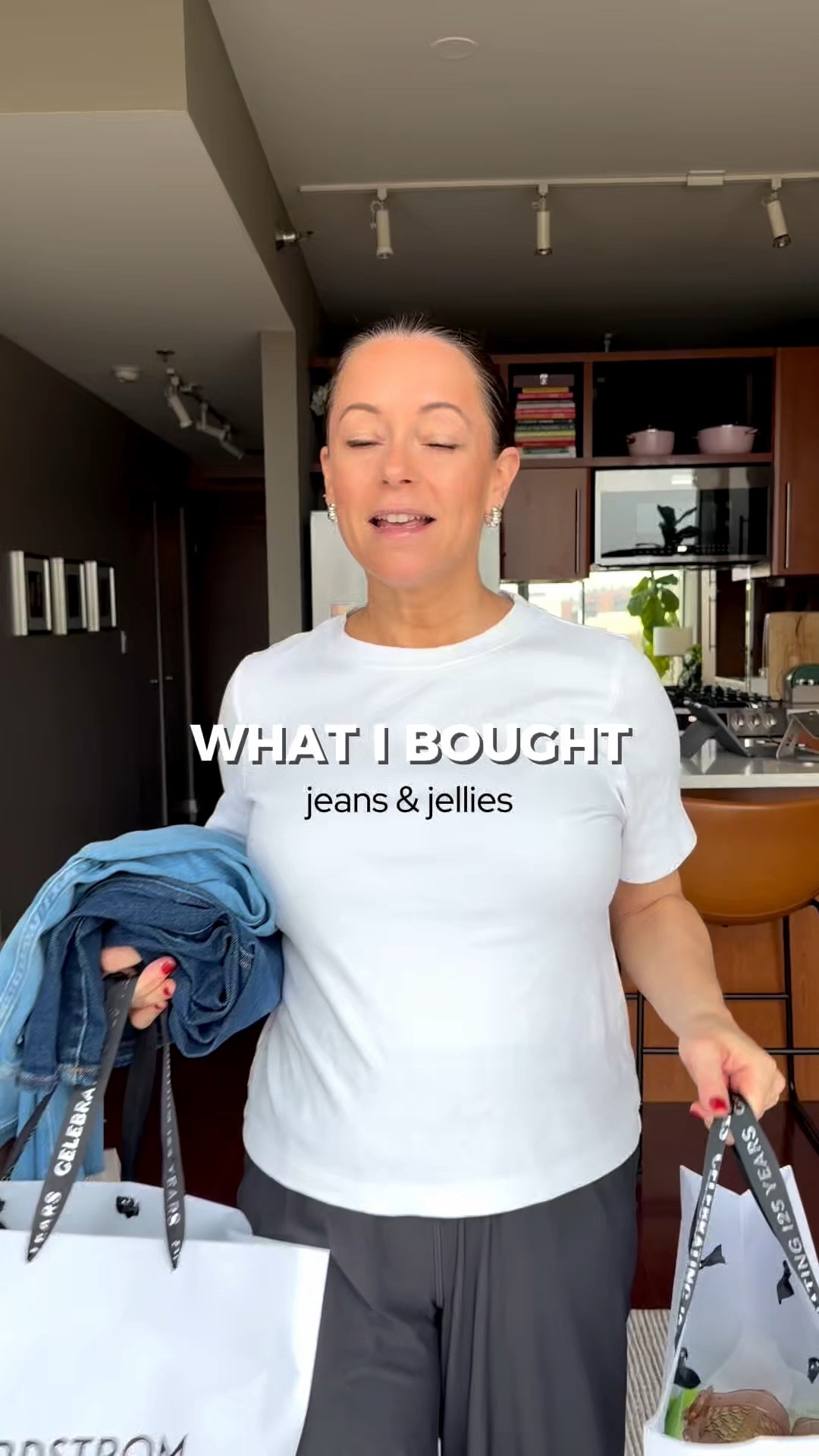 Did a little shopping and found some great pairs of denim and lots of jelly shoes 🙌 