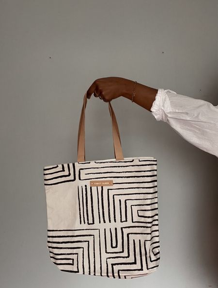 Abstract tote bag 

#LTKSeasonal #LTKGiftGuide #LTKCyberWeek