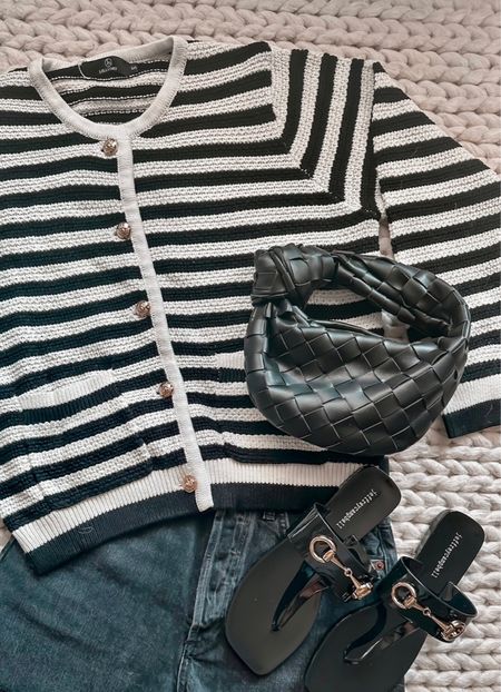Cardigan 
Amazon fashion 
Amazon find
Black bag 
Black jeans 
#ltkitbag

#LTKshoecrush #LTKSeasonal #LTKfindsunder50