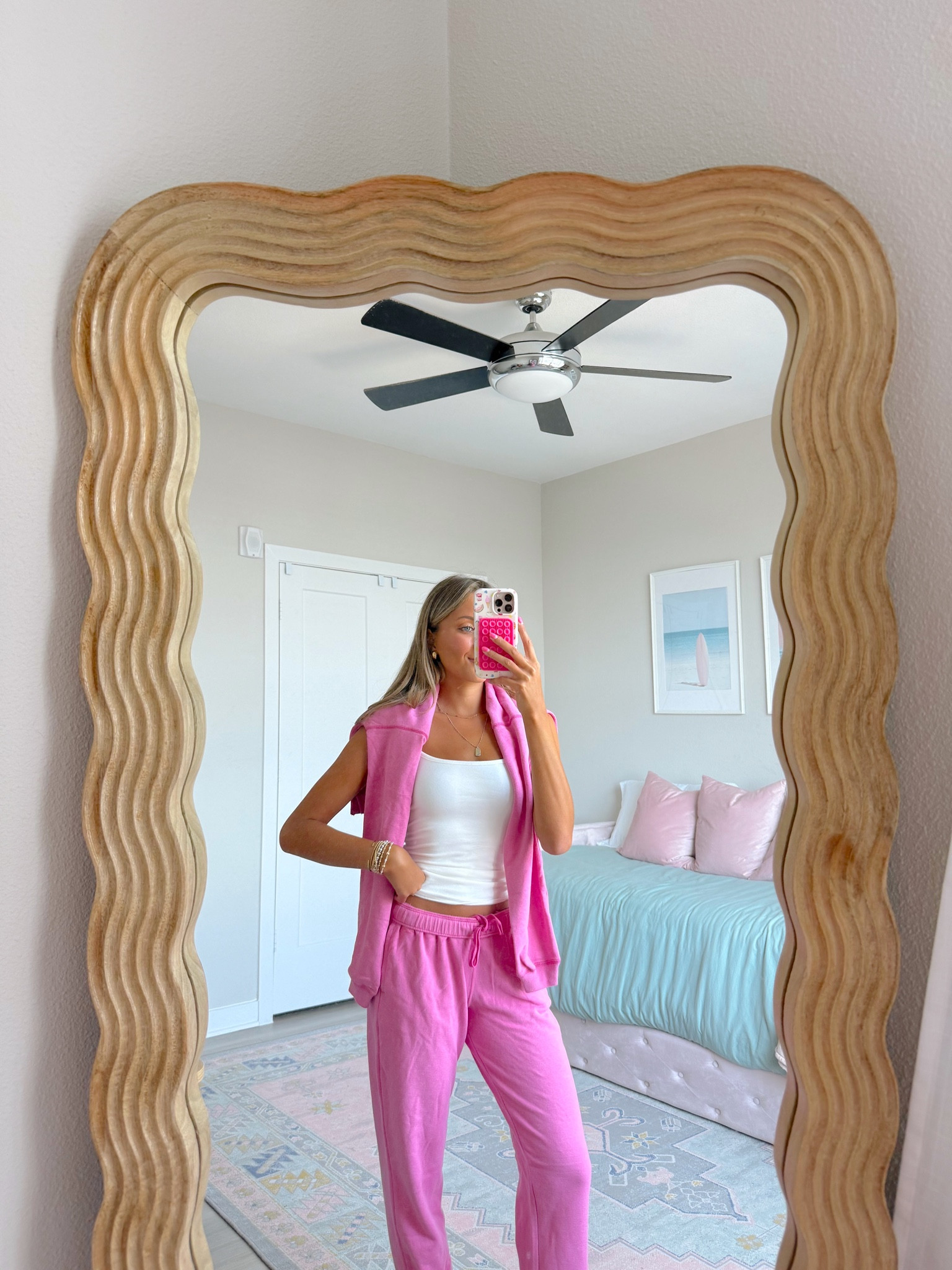 the cutest summer outfit - my fav seamless tanks from Hollister! 🌸