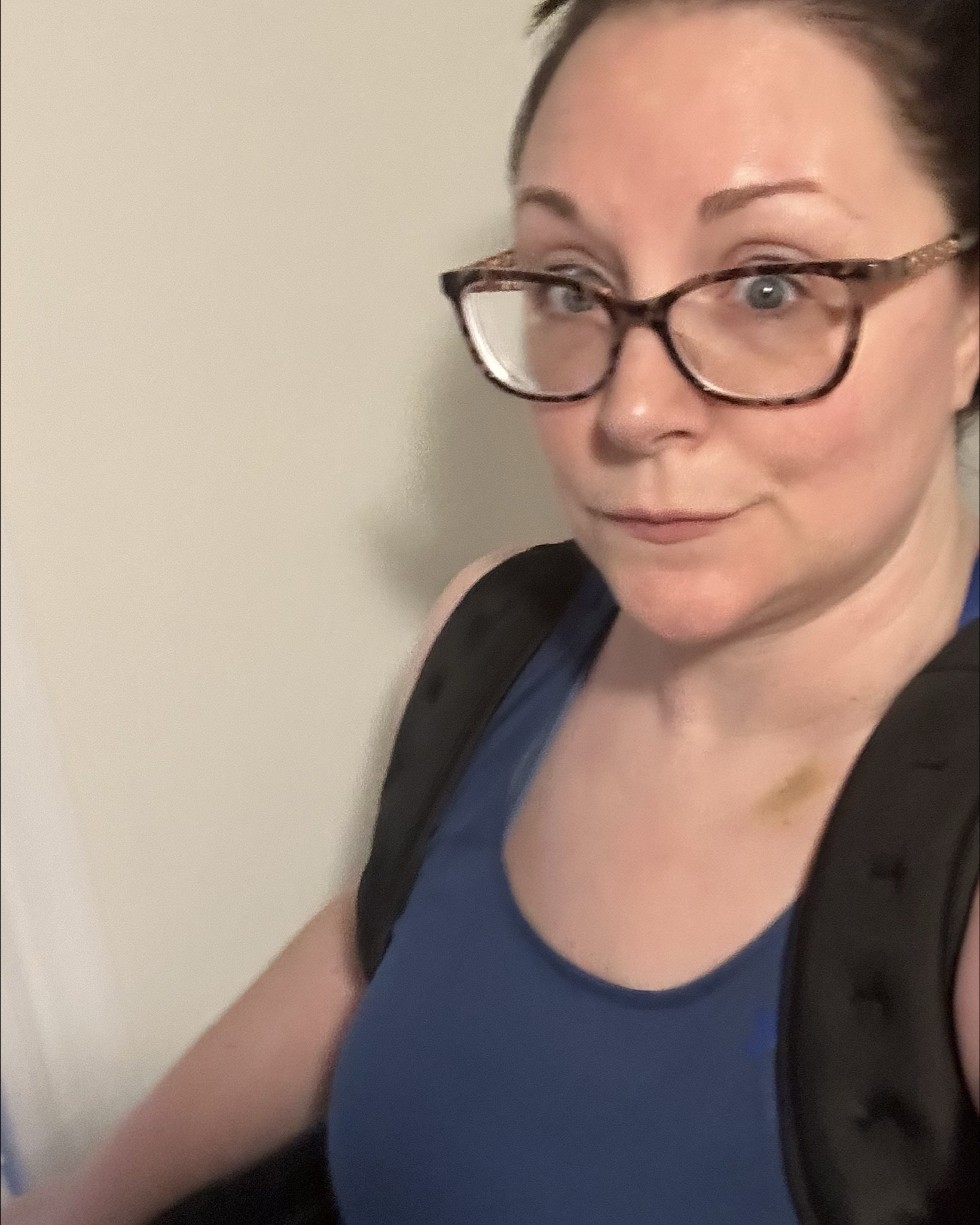 GRWM so I can keep up with my dog who has the energy of a toddler on espresso.
Treadmill + weighted vest + my favorite recovery drink = the only reason I can walk the next day 💀

Everything linked here 🤗

#ltkfitness #grwm #fitdogmom #legionrecharge #treadmillwalk #weightedvest #athomeworkout #ltkactive #fitnessmotivation


#LTKOver40 #LTKfitnessgoals #LTKmorningroutine