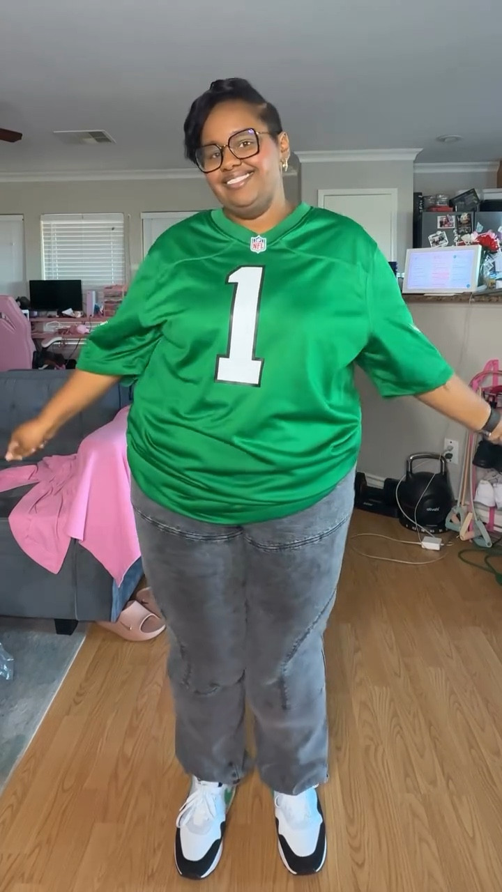 They pushed it today, but I’m still here. Go Birds DH 🦅💚

Can’t wait to see the @philadelphiaeagles in 2 weeks @sofistadium

#mccastlemagic #philadelphiaeagles #gobirds
