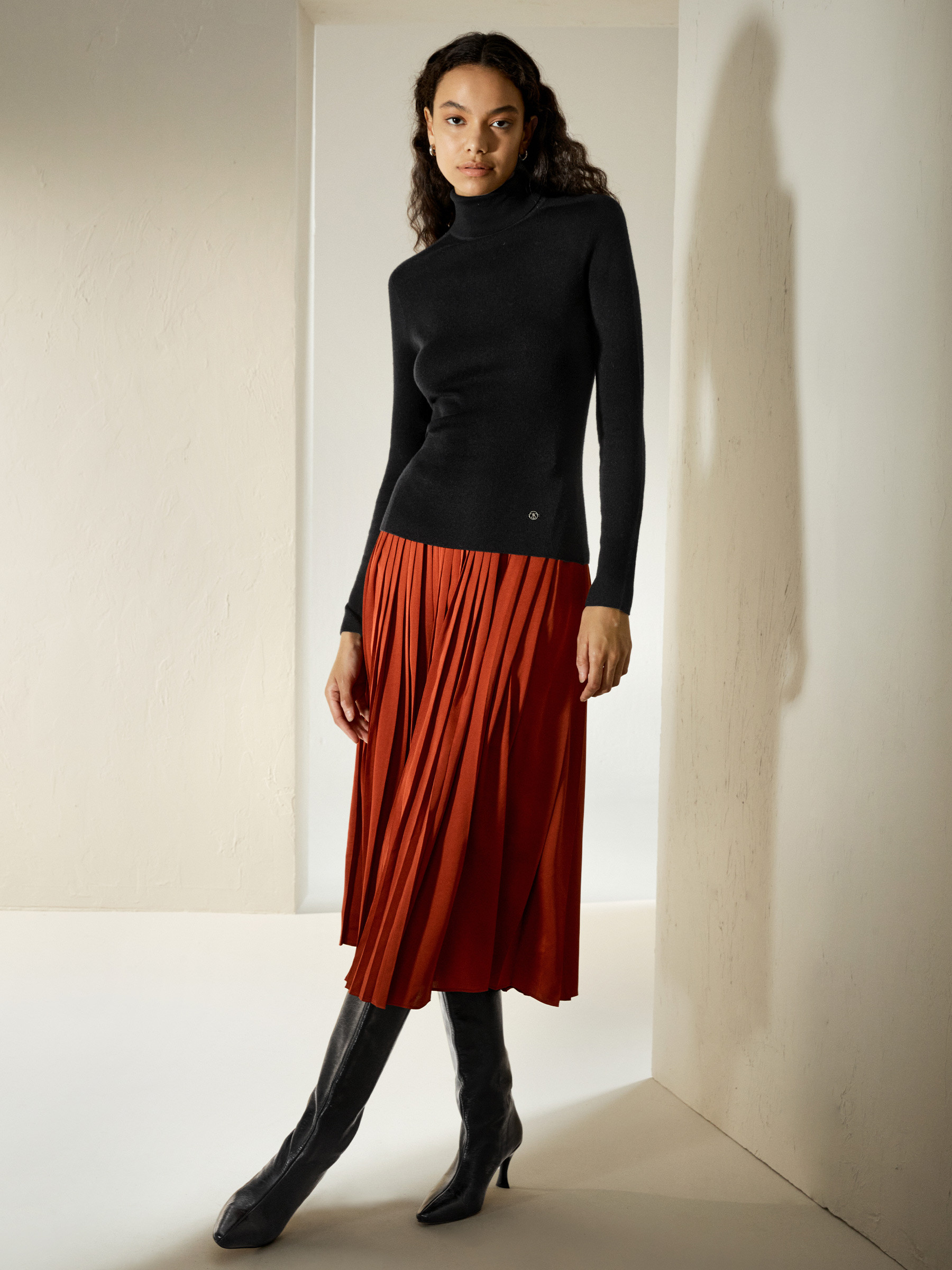 Seamless Silk-Cashmere Blend Turtleneck Sweater | LilySilk