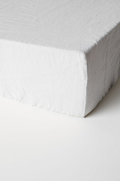 H & M - Washed linen fitted sheet - Gray | H&M (US + CA)