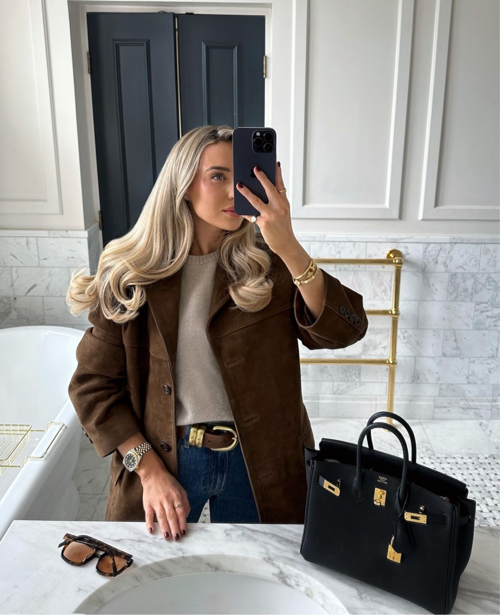 Autumnal neutrals and browns 🤎 my favourite Source Unknown brown suede blazer, styled with a capsule wardrobe neutral jumper essential and blue jeans 

#FashionMonth #LTKautumn