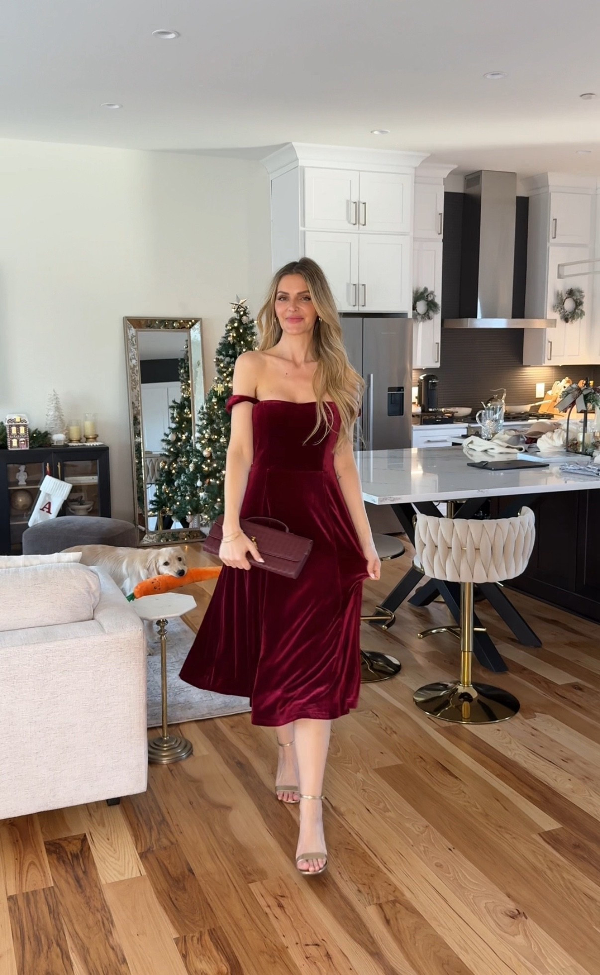 Red velvet, Sweetheart neckline dress, a line fit, perfect for Christmas or a holiday party

#LTKSeasonal #LTKHoliday #LTKootd