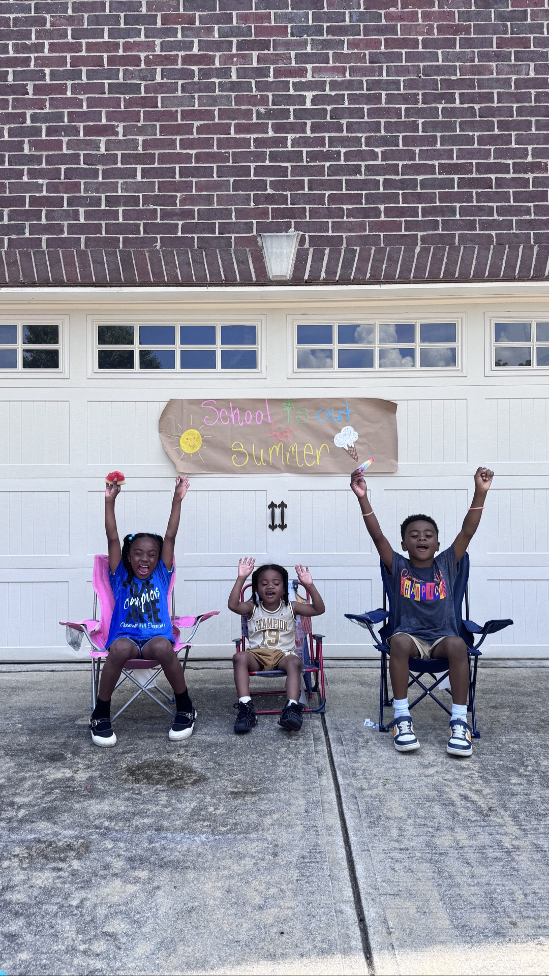 Schools out and it’s summer time ☀️☺️

#motherhood #momof3 #summerfun #corememories #mommagic