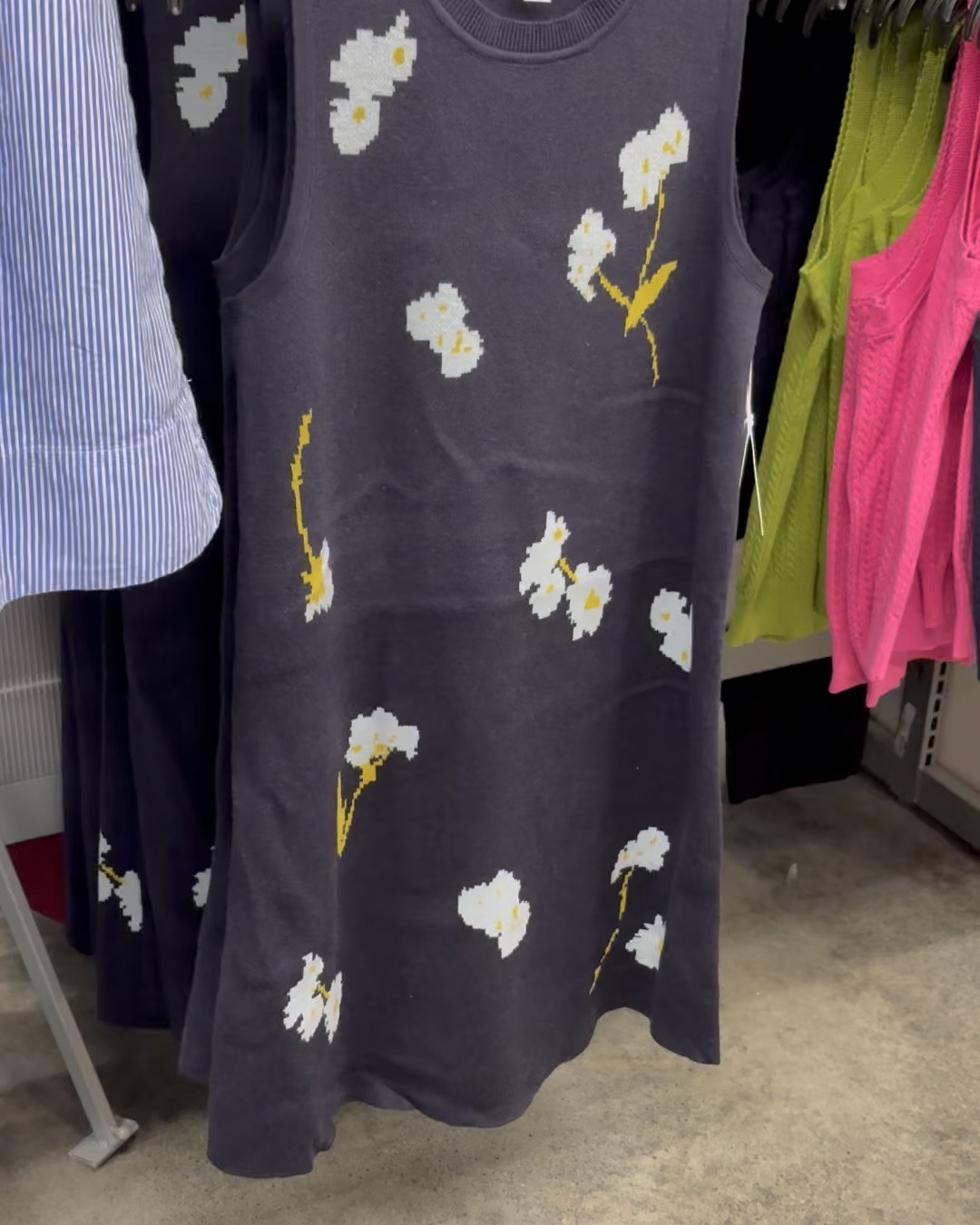 I’m not exaggerating when I say this is luxury soft. It feels expensive and looks so chic.