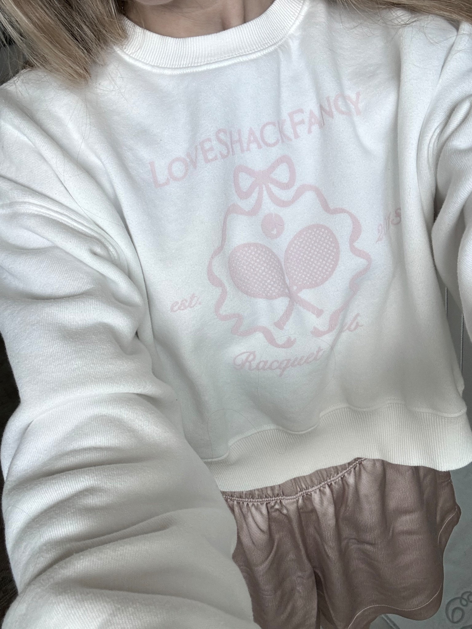 School carpool outfit! Love these silky shorts. Easy to dress up too. 