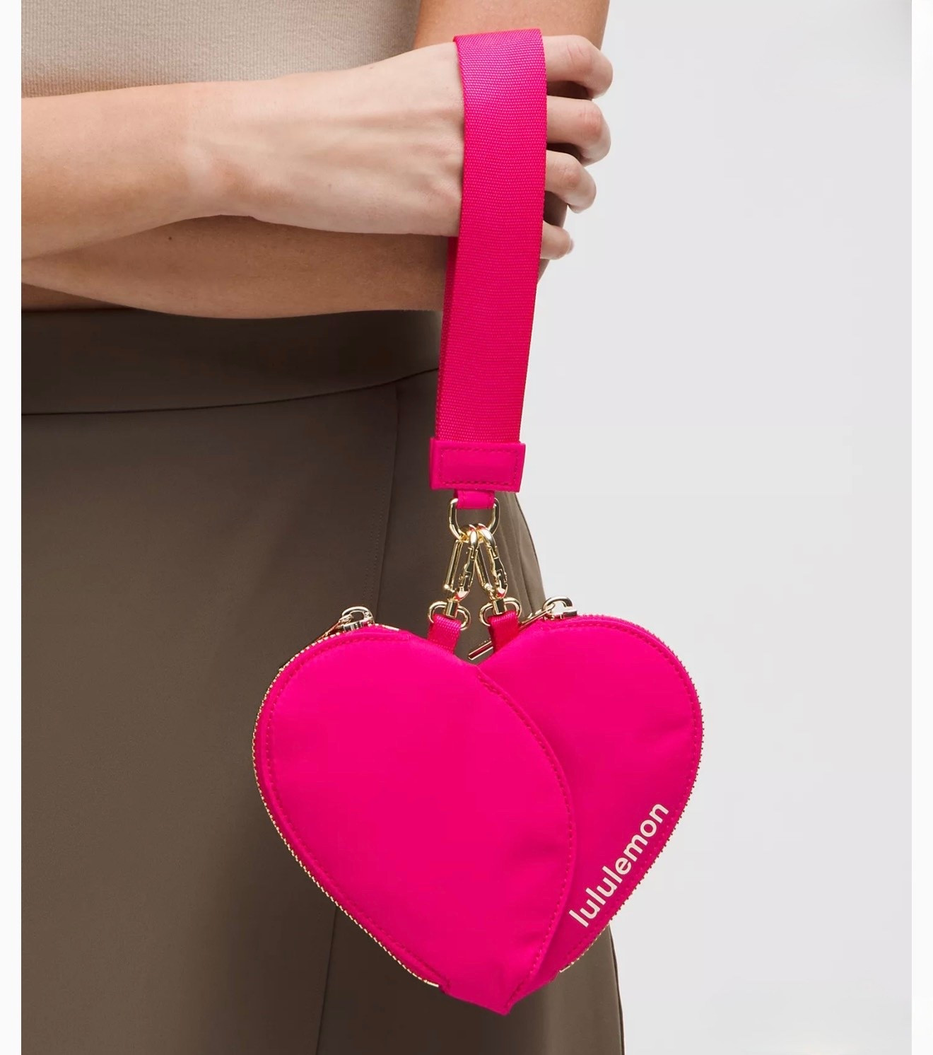 Lululemon Dual Pouch Wristlet
Heart

Cue the heart emojis. This version of our much-loved Dual Pouch Wristlet has two halves that can be snapped together or separated and shared.

#LTKWorkwear #LTKTravel #LTKootd