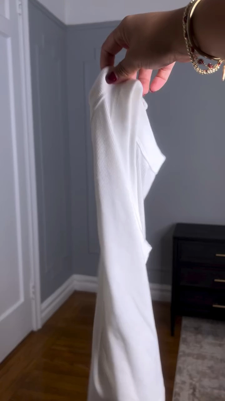 GRWM to get these dusty nails done on a gloomy sunday ⭐️
All direct links on my LTK of course 💖
Tank: @oldnavy 
Leggings: @aerie 
Blazer: @targetstyle @stephstargetfinds 
#grwm #nyc #fashion