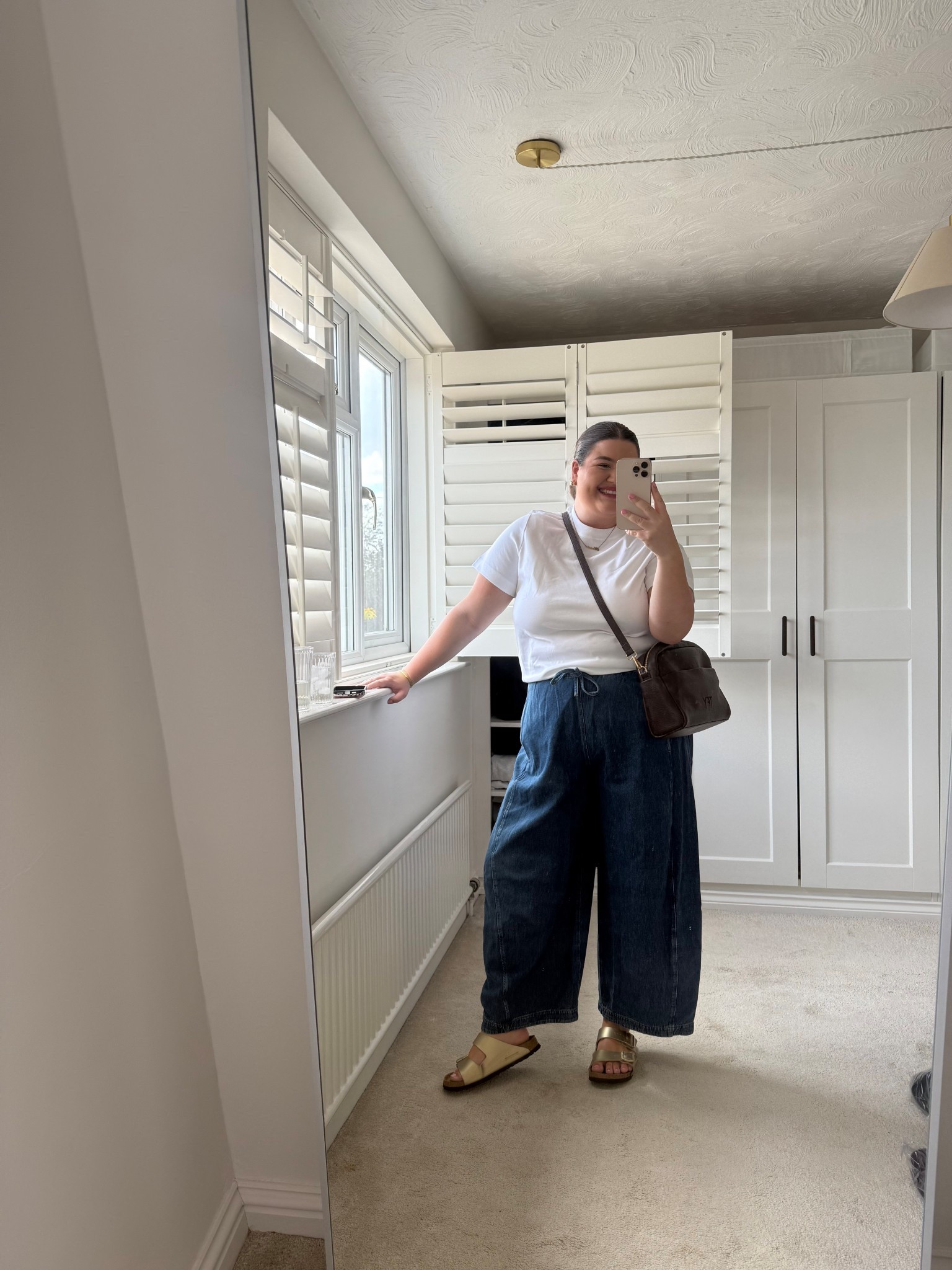 Perfect White Tee & Comfy Jeans combo!!!

I got a size 16 in these trousers (biggest size they do) because they’re stretchy they worked on my size 22 body! White tee is the version of the one I’ve tagged but in white 🙌🏻

#LTKsummer #LTKuk