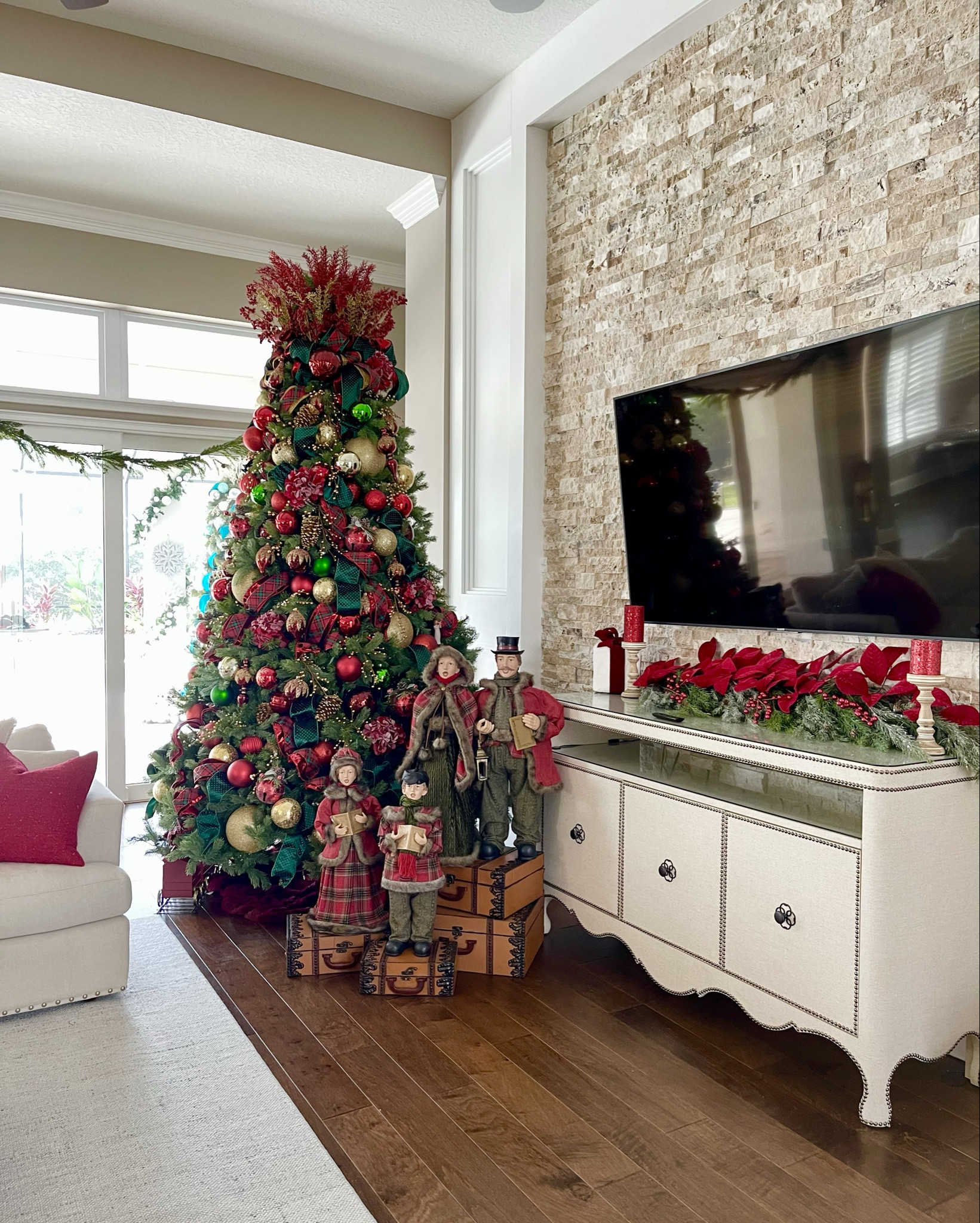 This is my living room tree and it’s all the Ribbon! This tree has a lot of ribbon on it, and I love how they all complement each other. 
.
.
.
.
.
#ribbon #ribbonaddict #velvetribbon #christmastreeribbon #ribbonideas #traditionalchristmas #christmas2023 #christmasinflorida #christmastreeideas #christmastreeinspo #christmastreeinspiration #christmasdecor #christmastree #holdmyeggnog #holidaydecor #holidayinspo #holidaydecorating #designideas #traditionalxmas #traditionalchristmasdecor #xmastreeidea #ribbontips #christmastipsanddecor #tips #decoratingtips #christmastreeornaments #venezuela #caracas 
.
.
.
.

#LTKSeasonal #LTKFindsUnder100 #LTKHome