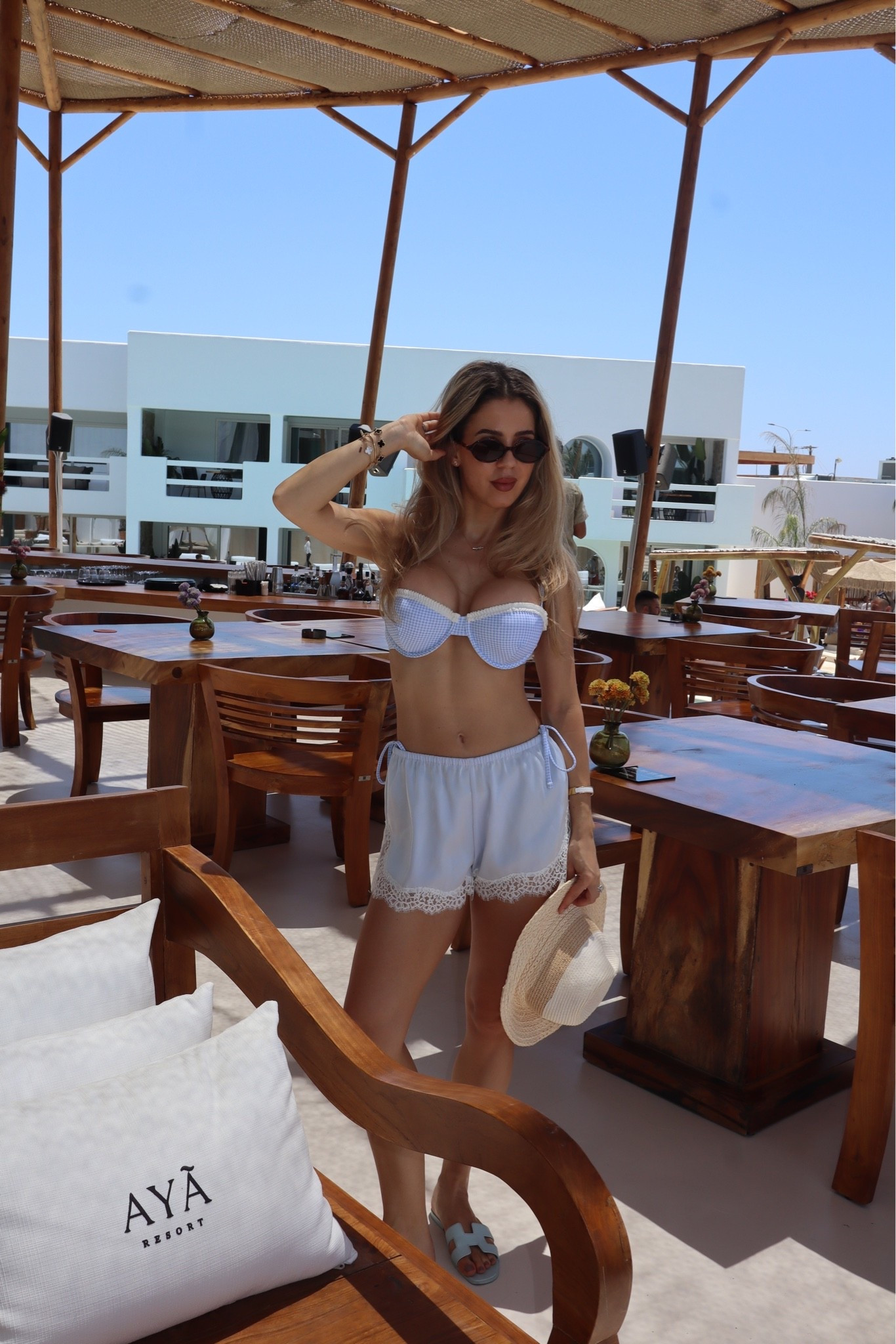 Ootd for a pool day 💕