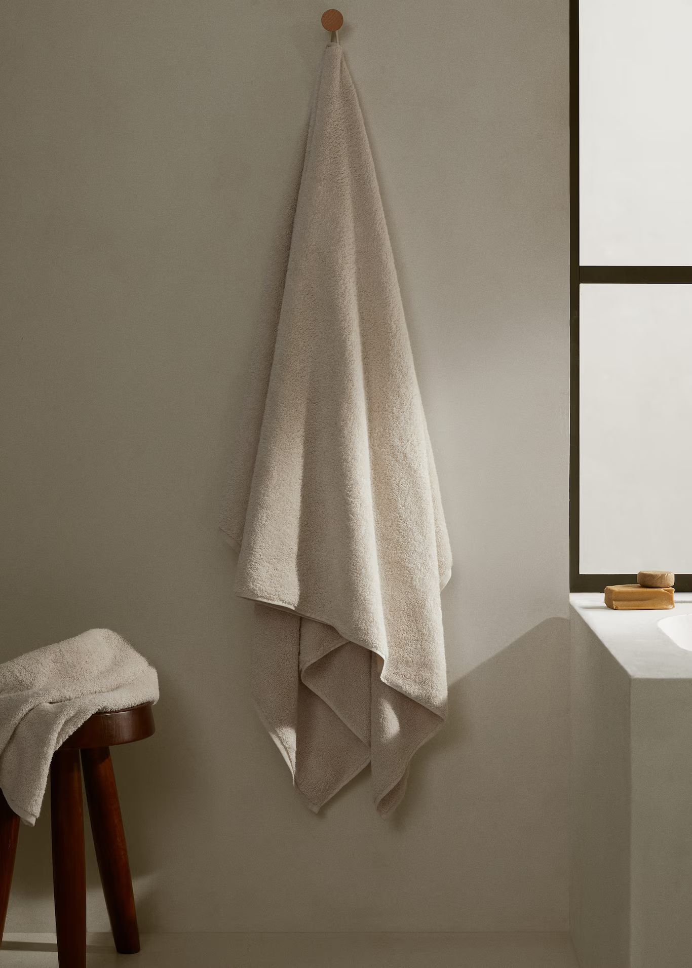 600gr/m2 cotton bath towel 90x150cm -  Home | Mango Home USA | MANGO (US)
