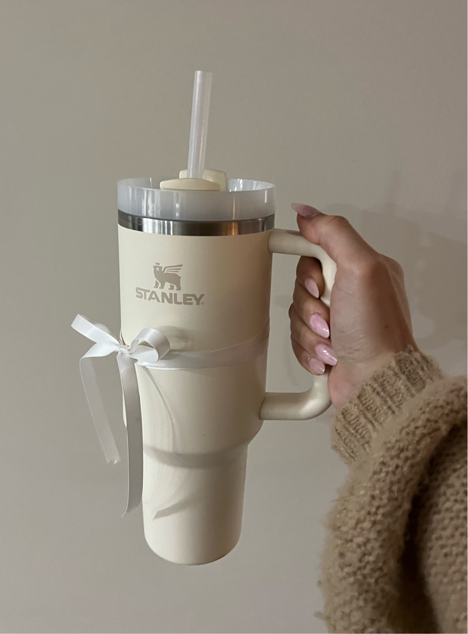 Stanleys are the perfect little gift!! This is the 40oz quencher in cream 🎀

#LTKSeasonal #LTKCyberWeek #LTKHoliday