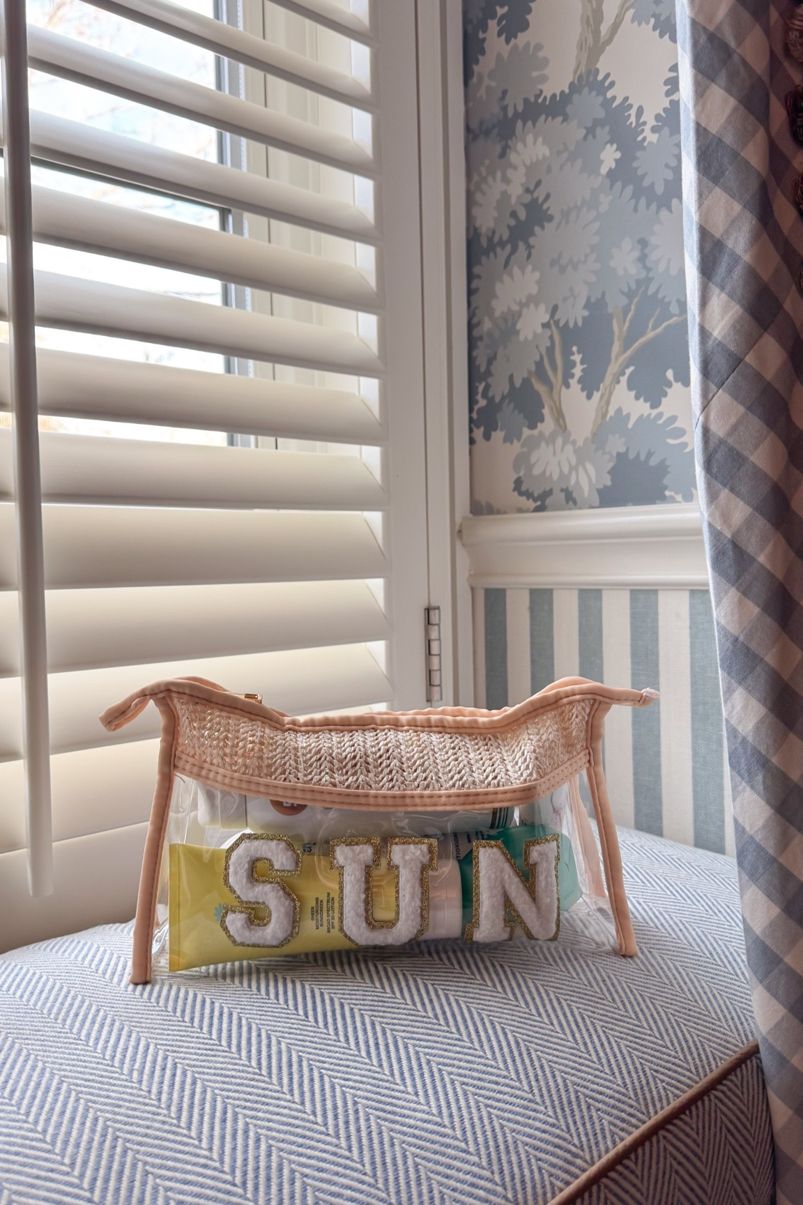 Cute SUN pouch for all your Spring Break sun supplies! ☀️