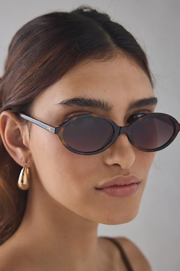 Sasha Oval Sunglasses in Brown, Women's at Urban Outfitters | Urban Outfitters (US and RoW)