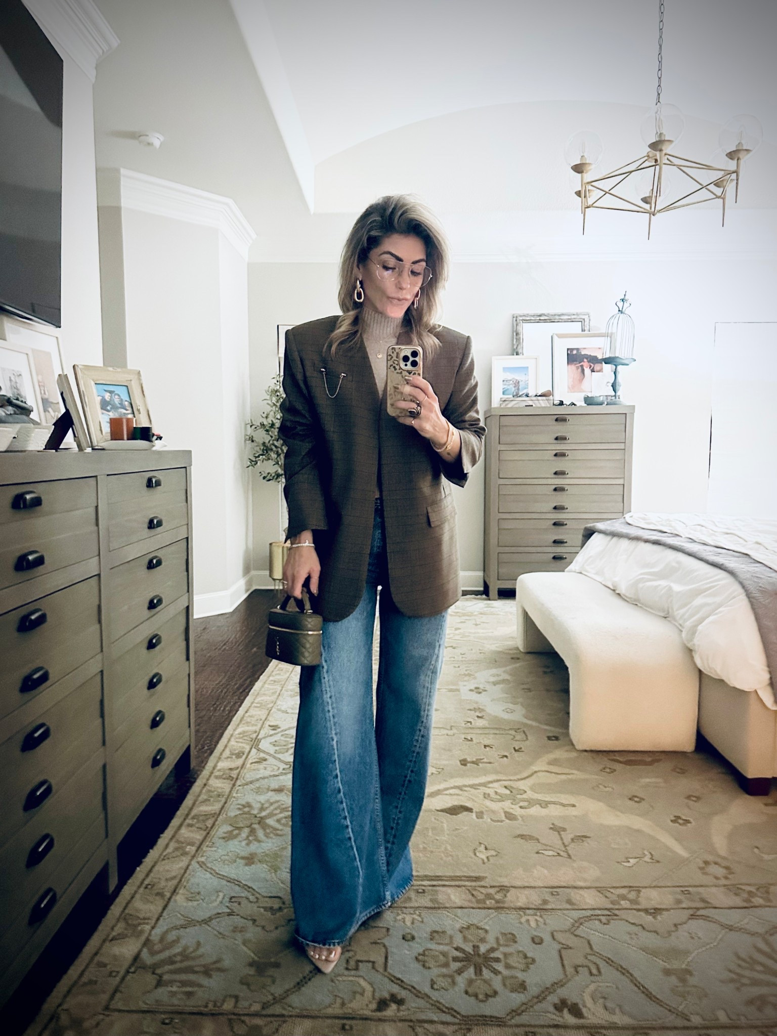 Prob the best, most flattering wide leg jeans out there rn. Size down, wearing 25, could have sized to a 24.

#LTKSeasonal #LTKOver40 #LTKootd