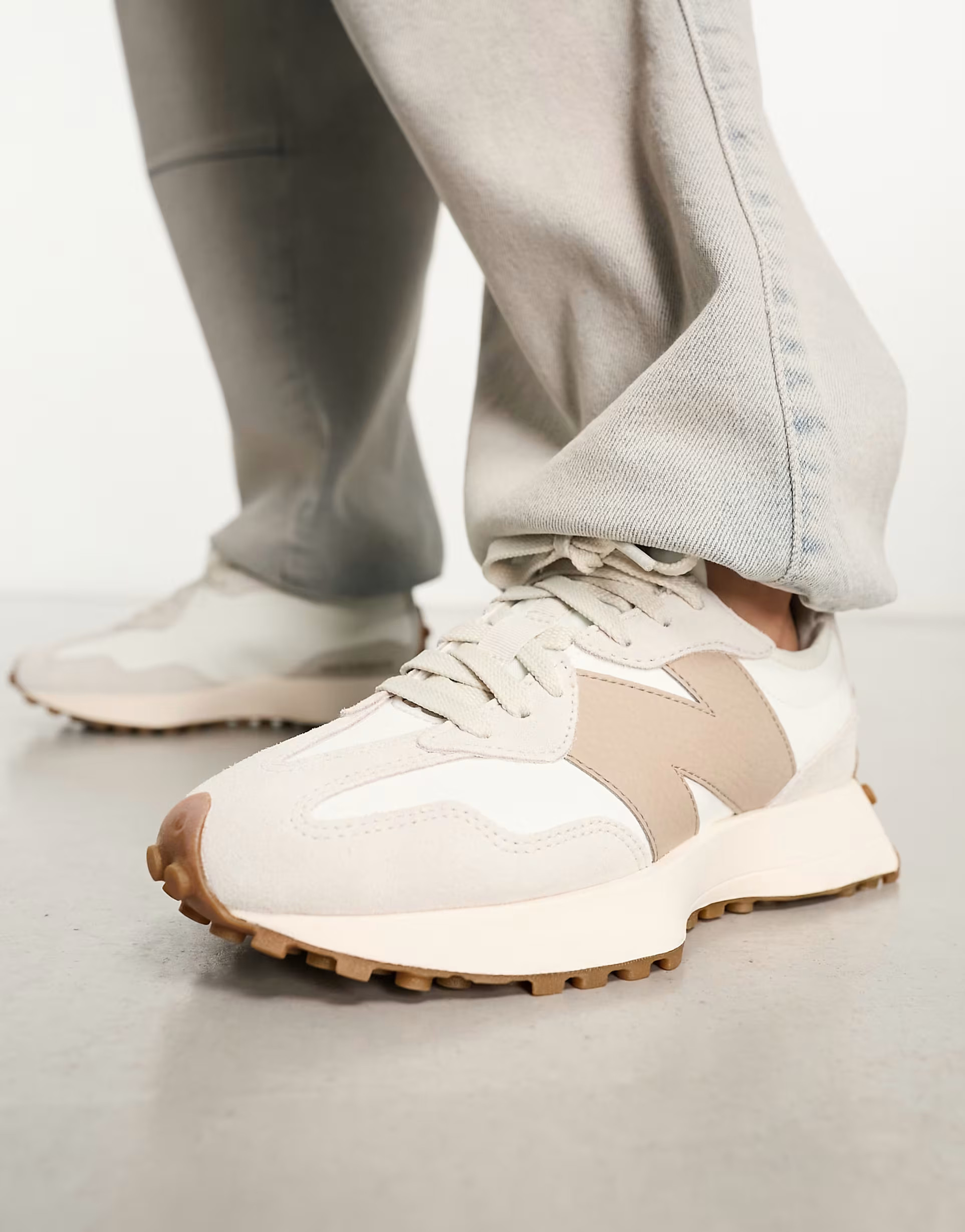New Balance 327 sneakers in white & tan | ASOS (Global)