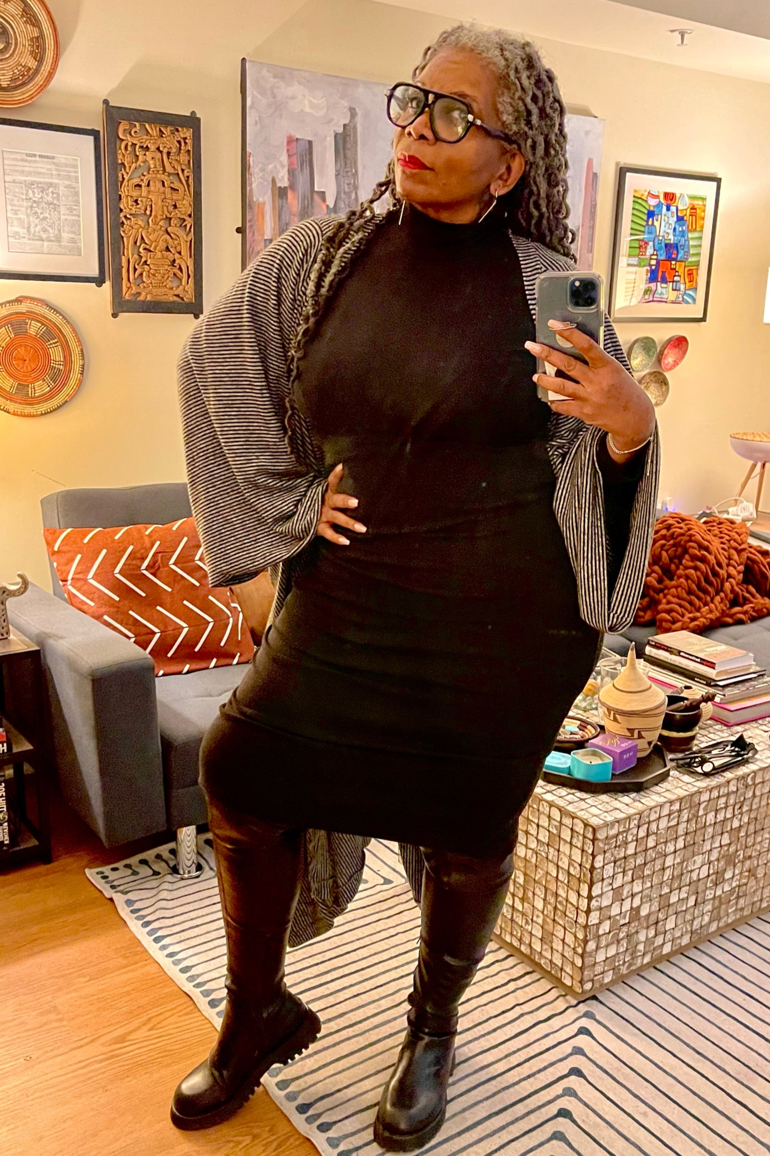 Reposting this to talk about my fave wardrobe staple: the LBD. I’ve got a few- turtleneck for chilly days, strapless / sleeveless for warmer weather. And when I travel, I always pack one because it goes with any stylish souvenir I pick up (like this striped Ovonion Kimono I got in DC).  A LBD $ oversize Sunnies 😎 are a wardrobe must-have! I added options for any type of weather, and a lightweight dupe if the kimono for spring.  

#LTKstyletip #LTKworkwear #LTKtravel