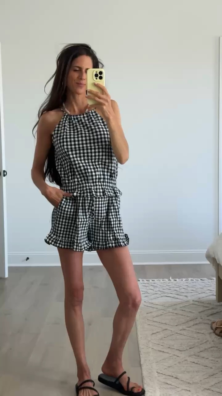 Simple pieces, but the print makes it feel a little more fun. Perfect for errands, lunch, or anything in between.

#LTKootd #LTKmomlife #LTKSeasonal