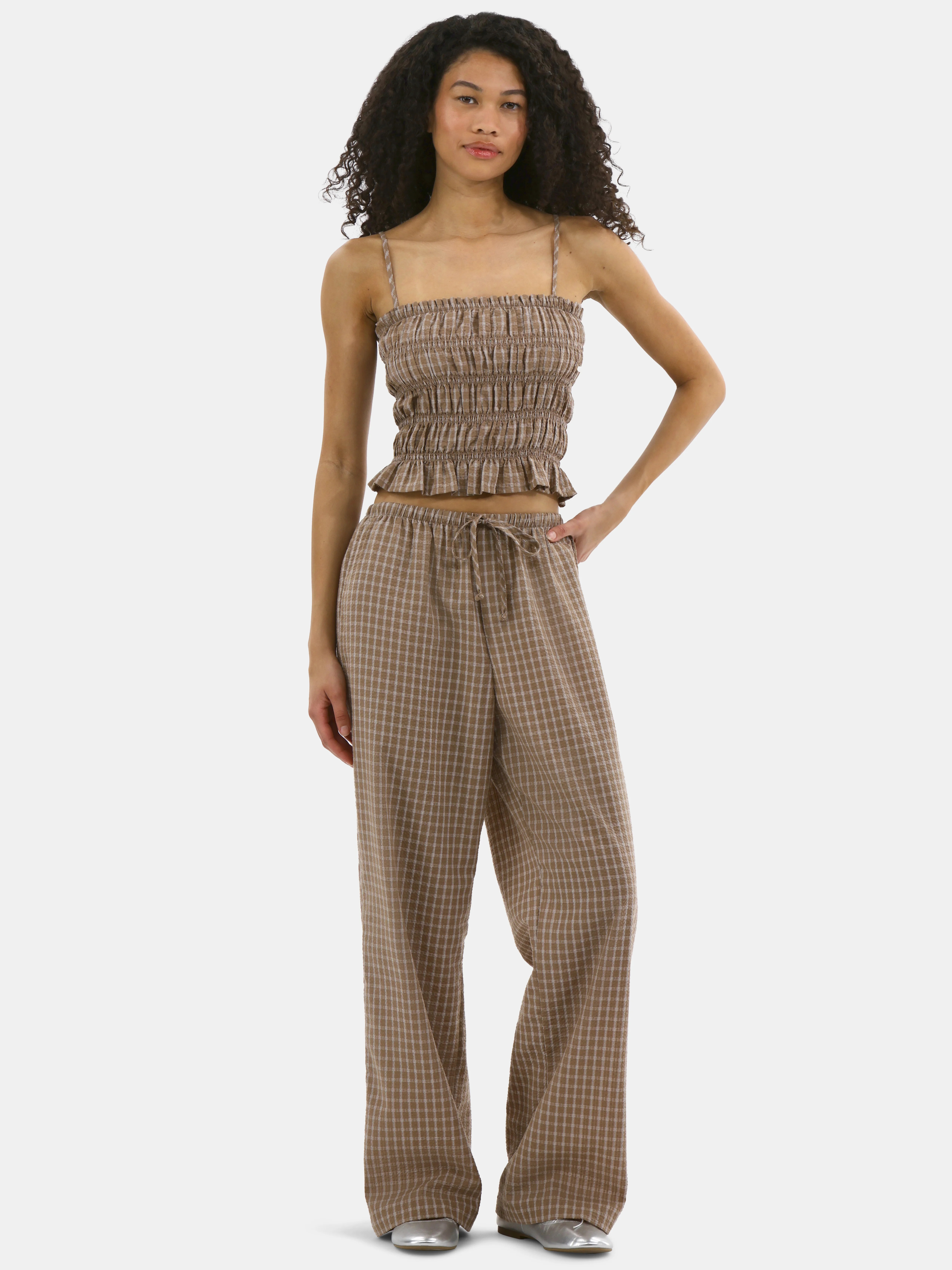 No Boundaries Plaid Seersucker Smocked Cami Top and Pants Set, 2-Piece, Women's | Walmart (US)