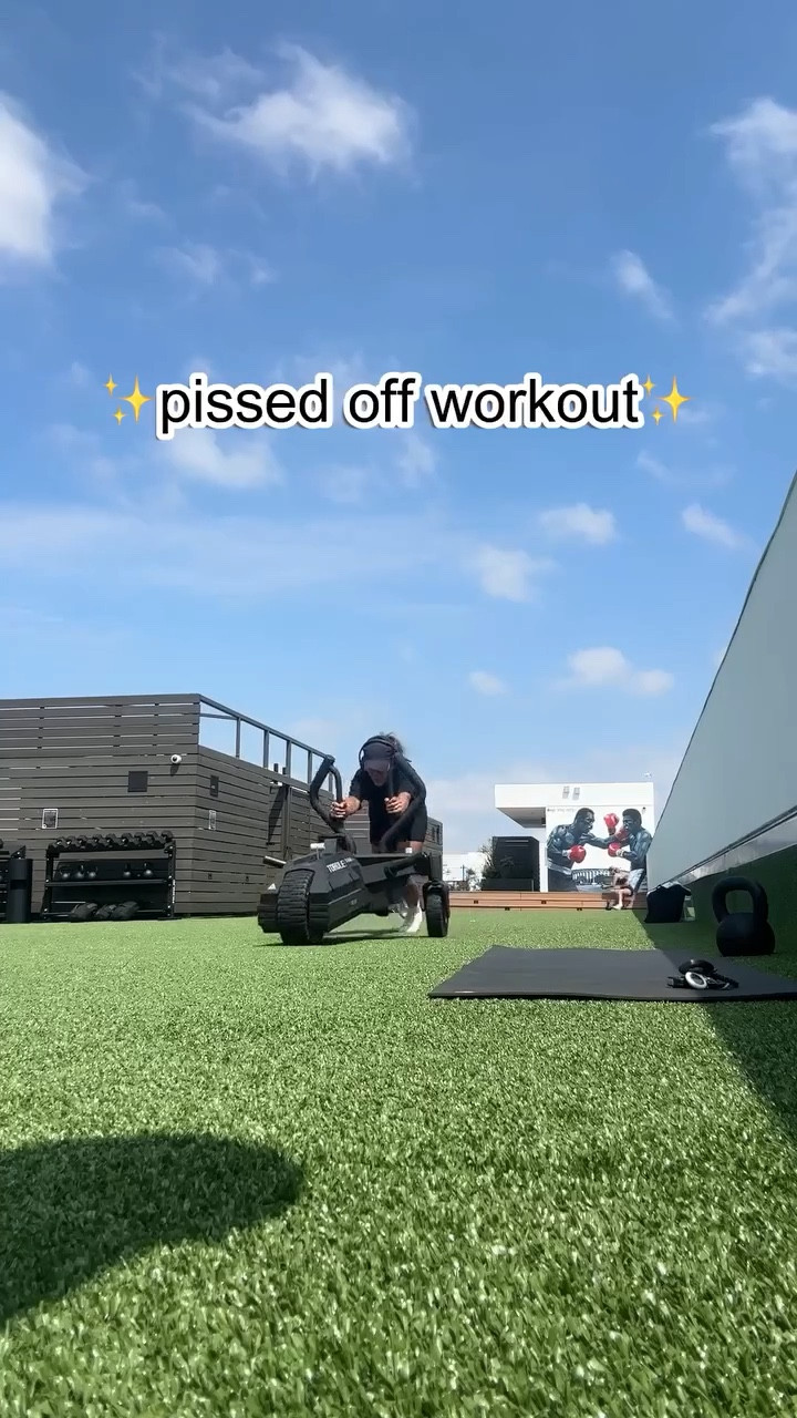 The crying was only for 30secs just FYI 🫠

#workoutmotivation #fullbodyworkout #personaltrainer
