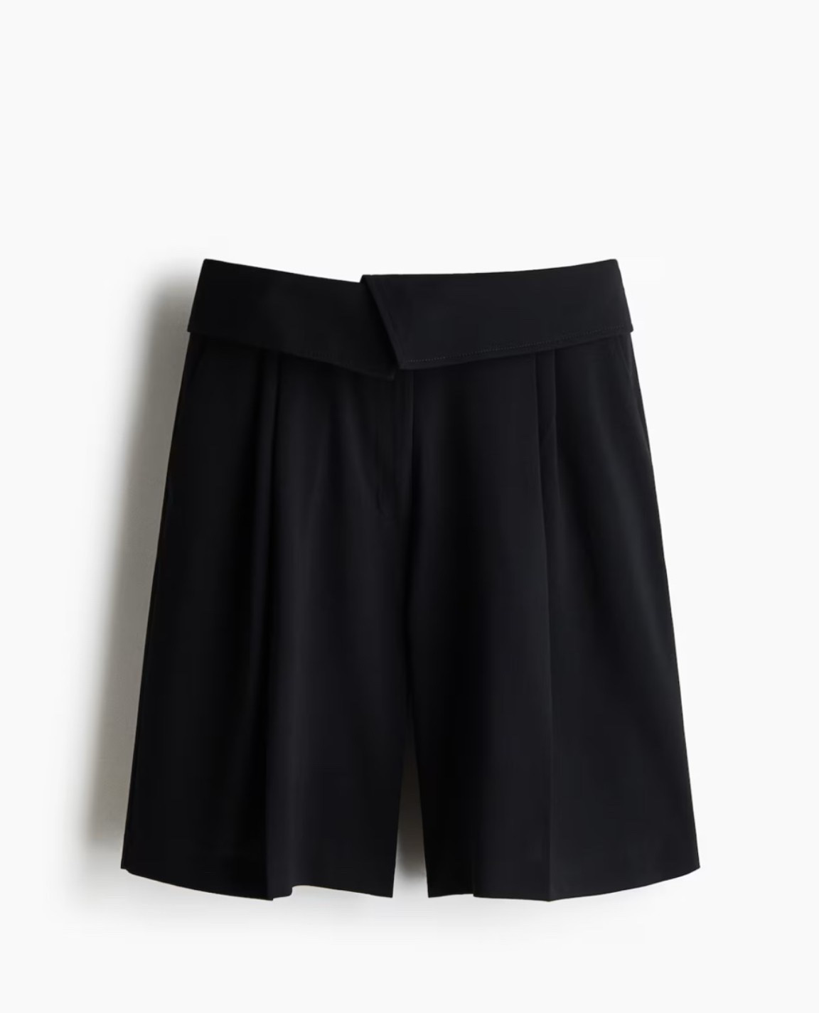 Perfect long shorts with an added detail of o fold over.

#LTKootd #LTKOver40 #LTKgrwm