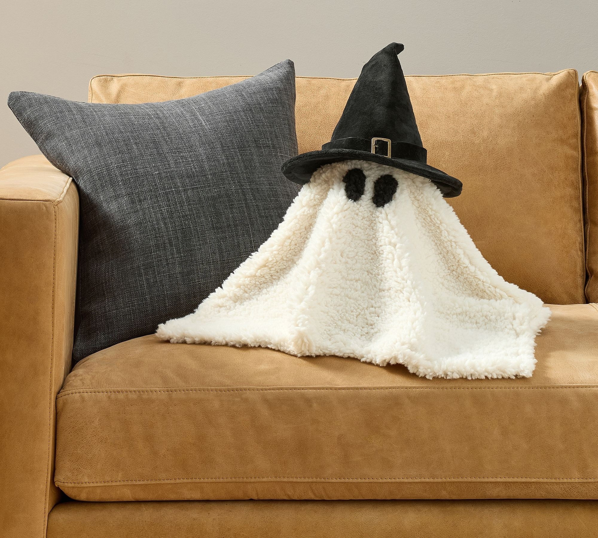 Pottery barn Little Gus The Ghost With Witch Hat Pillow is on sale! Sale!! $34.99 normally $89.50!

Sales, sale, Halloween decor, Halloween decorations, 

#LTKSaleAlert #LTKHalloween #LTKSeasonal