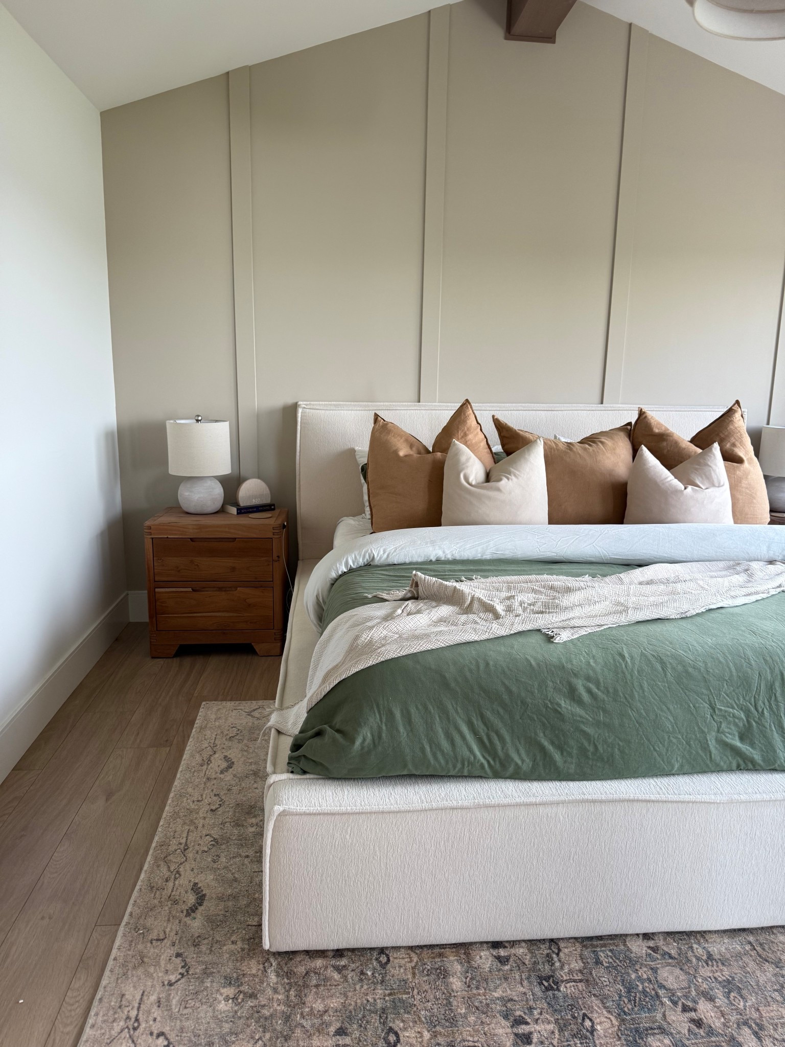 Cozy fall green bedding 

#LTKgiftguide #LTKcanada #LTKcasa