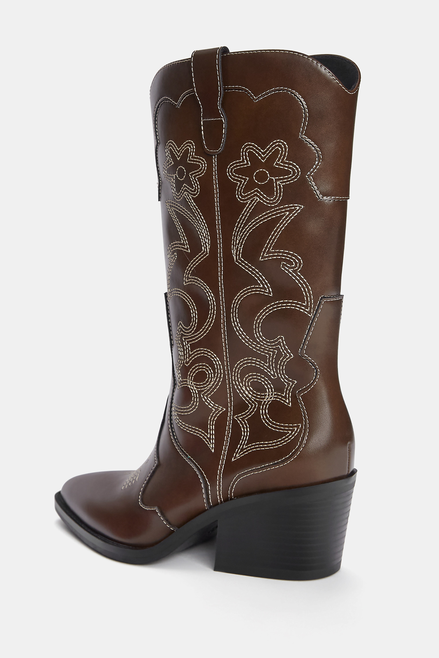 Stiefel im Cowboylook mit Steppnähten | PULL and BEAR DE