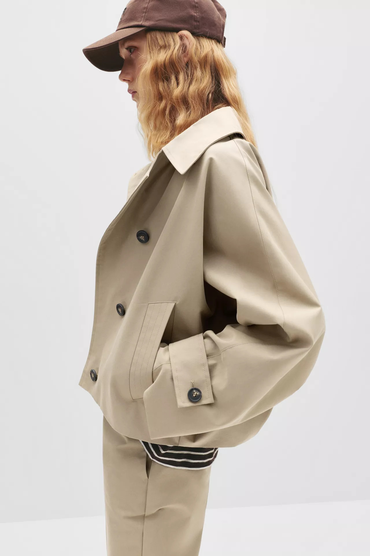 Voluminous sleeve short trench coat | PULL and BEAR UK