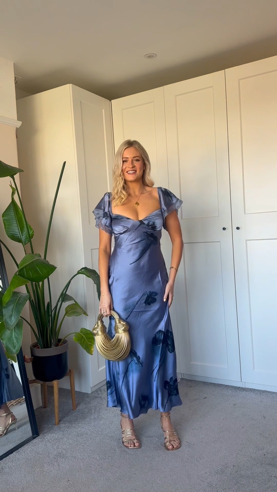 Wedding guest dress 😍

Blue wedding guest, wedding guest inspo