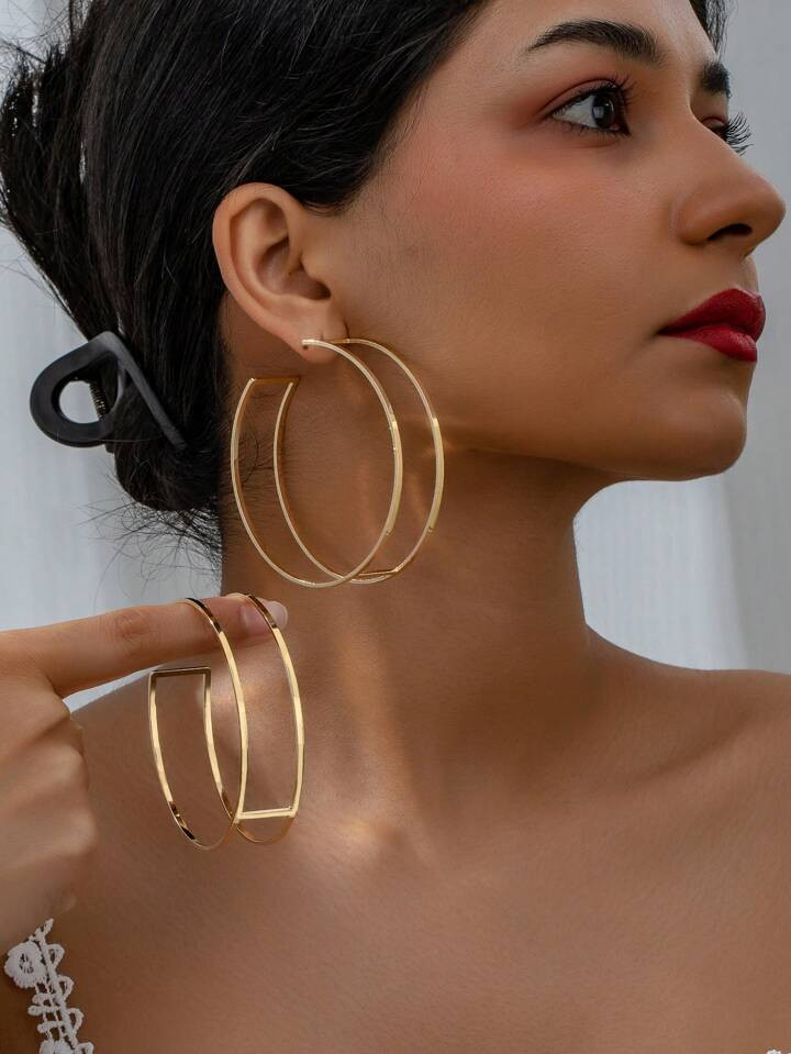 1pair Women's Daily Wear Exaggerated Hollow Out C-Shaped Hoop Earrings In Golden Color | SHEIN