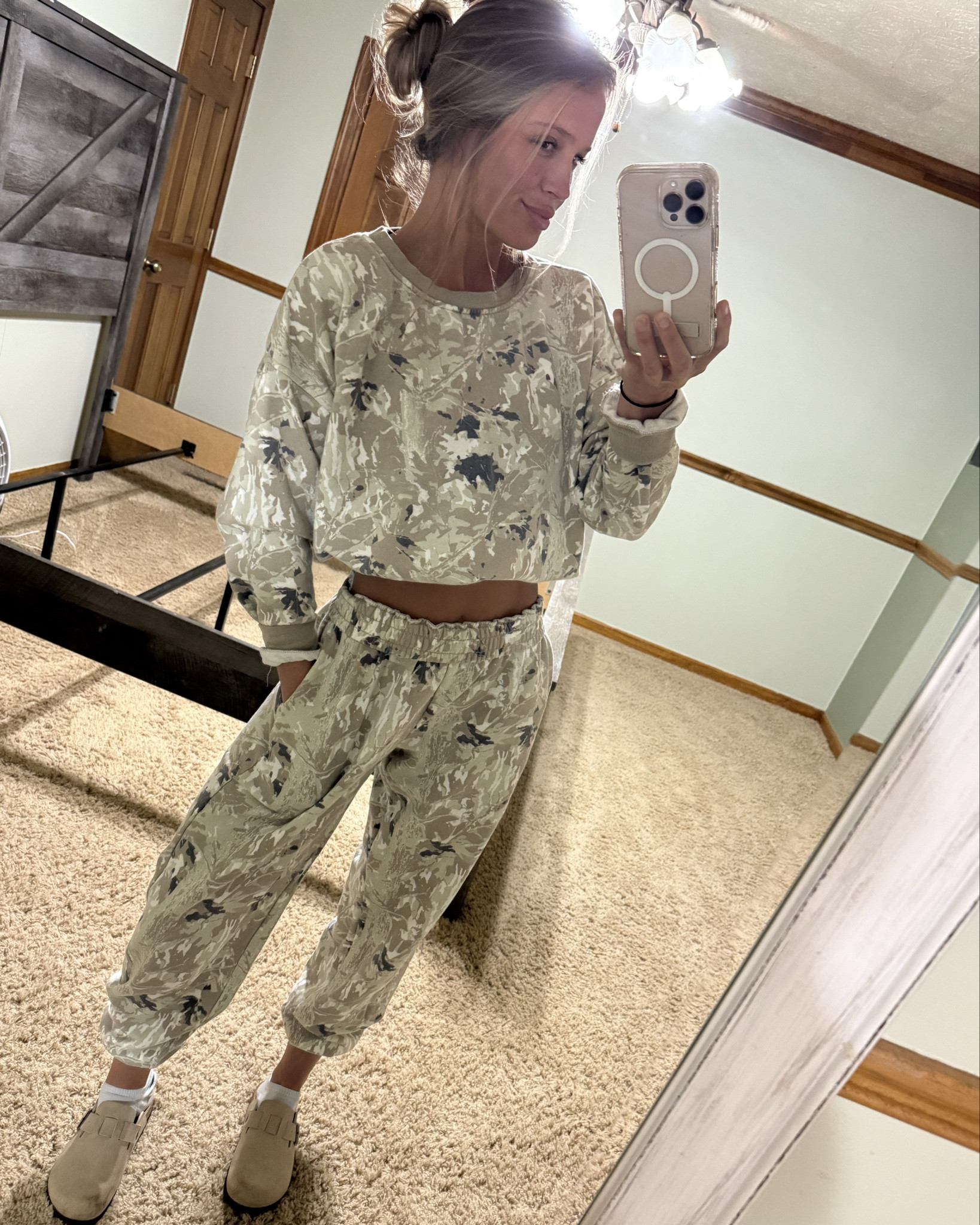 Sunday comfy fit 🤍
Wearing my fave camo sweat set from Buckle 🫶🏼
• Top: XS
• Pants: XS
For reference: 5’5” | 120 lbs

#LTKSeasonal