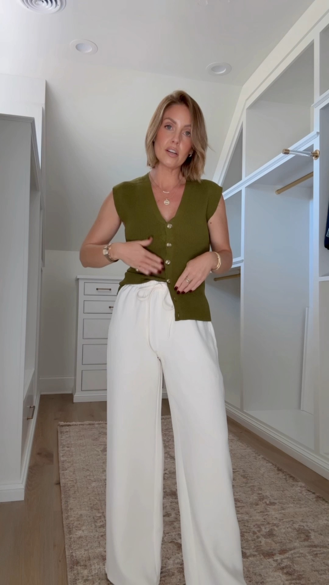 Love this look for early fall 🍁 XS Walmart top / XS Amazon wrinkle free pants


Look for less, early fall outfit, petite outfit, Walmart fashion, Amazon finds, viral pants, trending, over 40 style

#LTKootd #LTKOver40 #LTKPetite