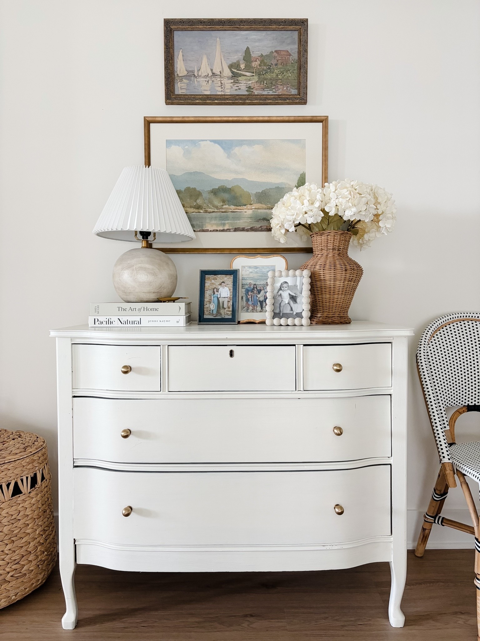 Loving my newest framed artwork for this little spot ✨
#walldecor #framedart #wallart #vintage #vintageinspired #lookforless #affordable #decor

#LTKHome