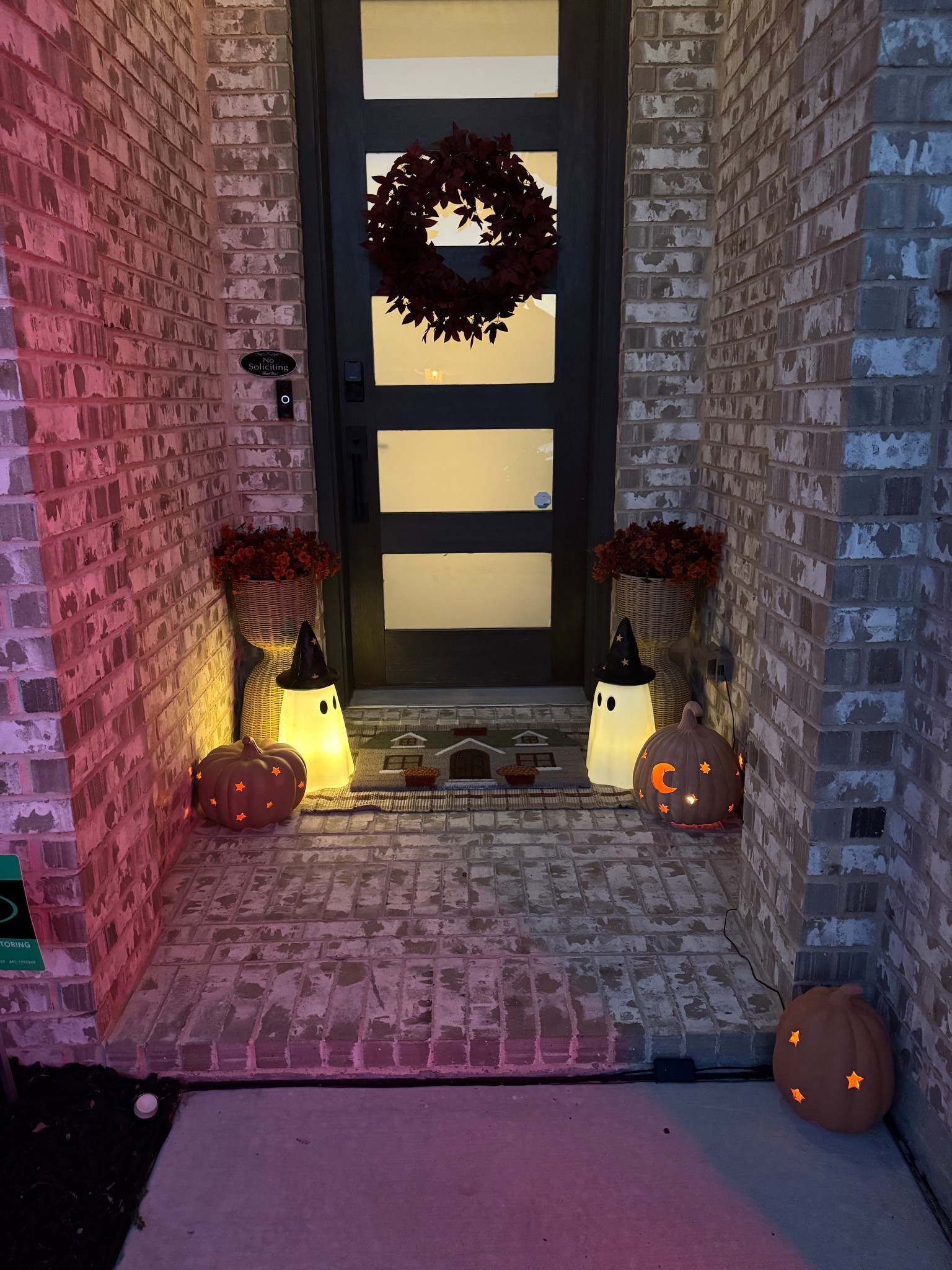 Falloween Porch! 🎃

#LTKSeasonal #LTKHome #LTKFindsUnder100