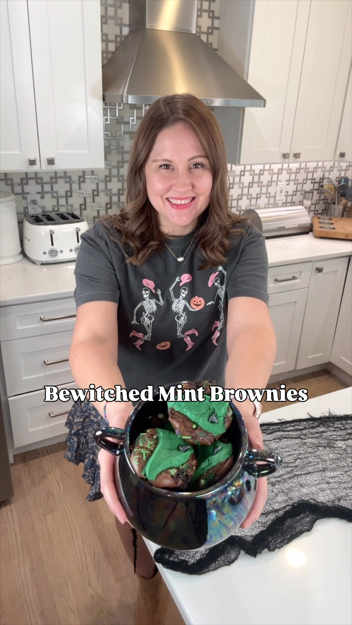 ✨🧙‍♀️ A little mint magic in every bite! ✨ These Bewitched Mint Brownies are layered with fudgy brownie, a surprise mint Oreo center, and topped with a witchy sugar cookie 🪄🍫🍃.

Bake at 325°F for about 25 minutes and let them cool completely before popping out—trust me, it’s worth the wait! 🎃👻

🛒 Linking everything you need so you can bake up your own batch of minty Halloween magic!

#HalloweenTreats #SpookySeasonSweets #MintBrownies #LTKHalloween #HalloweenRecipes #BakingMagic

#LTKSeasonal #LTKHome #LTKFamily