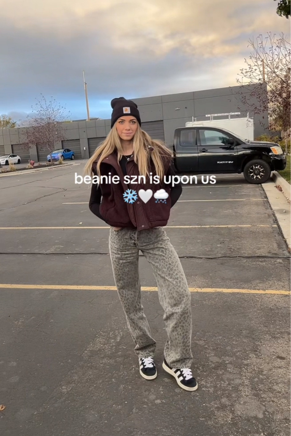 best is a size small, jeans I got a size 2 and my black long sleeve shirt is a size extra small◡̈ 

#LTKSeasonal #LTKVideo #LTKfindsunder100